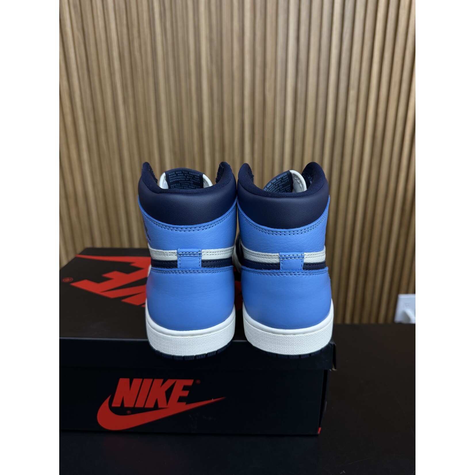 Jordan Jordan 1 Retro High Obsidian Size 8, PREOWNED*