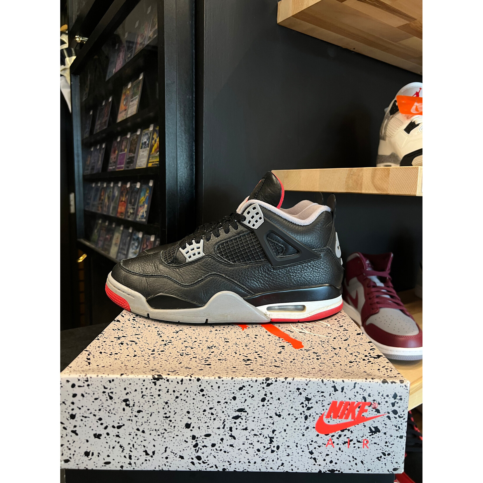 Jordan Jordan 4 Retro Bred Reimagined Size 9.5, PREOWNED