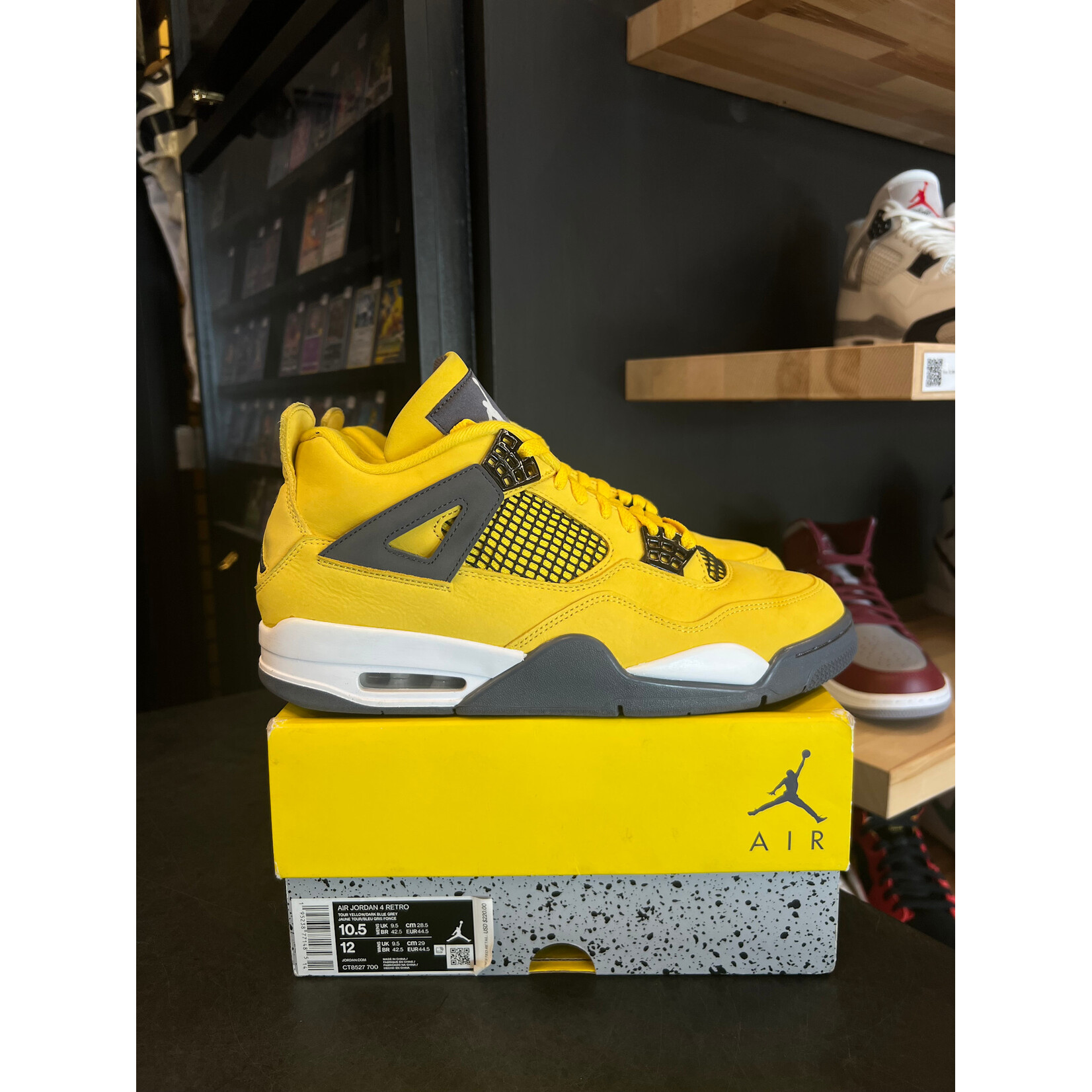 Jordan Jordan 4 Retro Lightning (2021) Size 10.5, PREOWNED