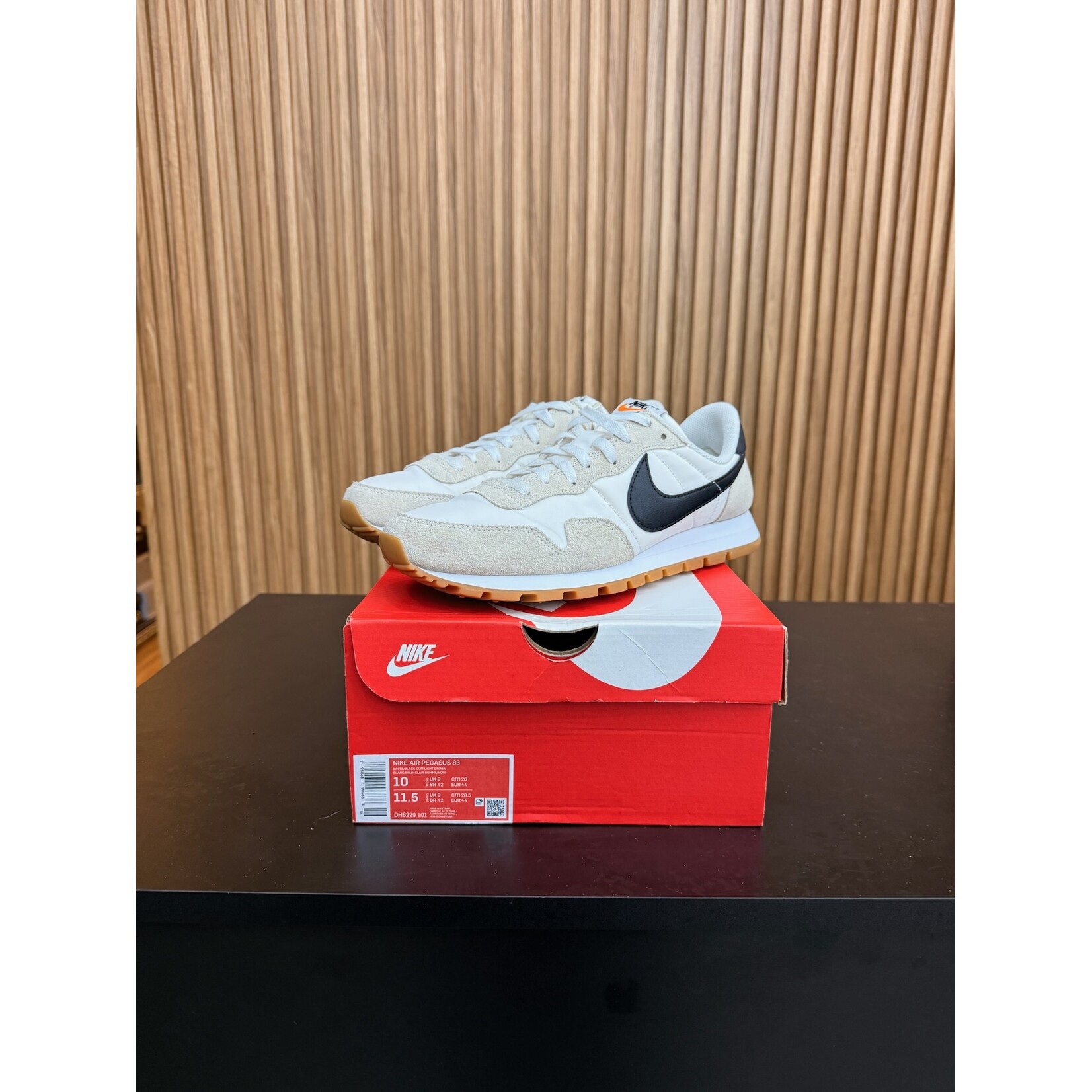 Nike Nike Air Pegasus 83 White Black Gum Size 10, PREOWNED