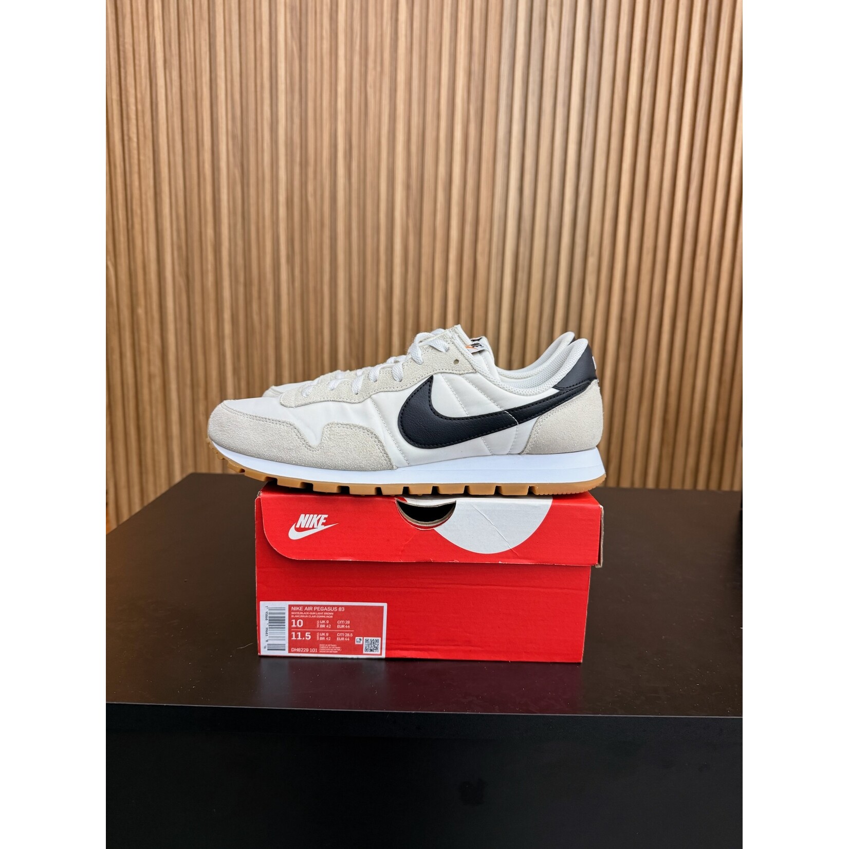 Nike Nike Air Pegasus 83 White Black Gum Size 10, PREOWNED