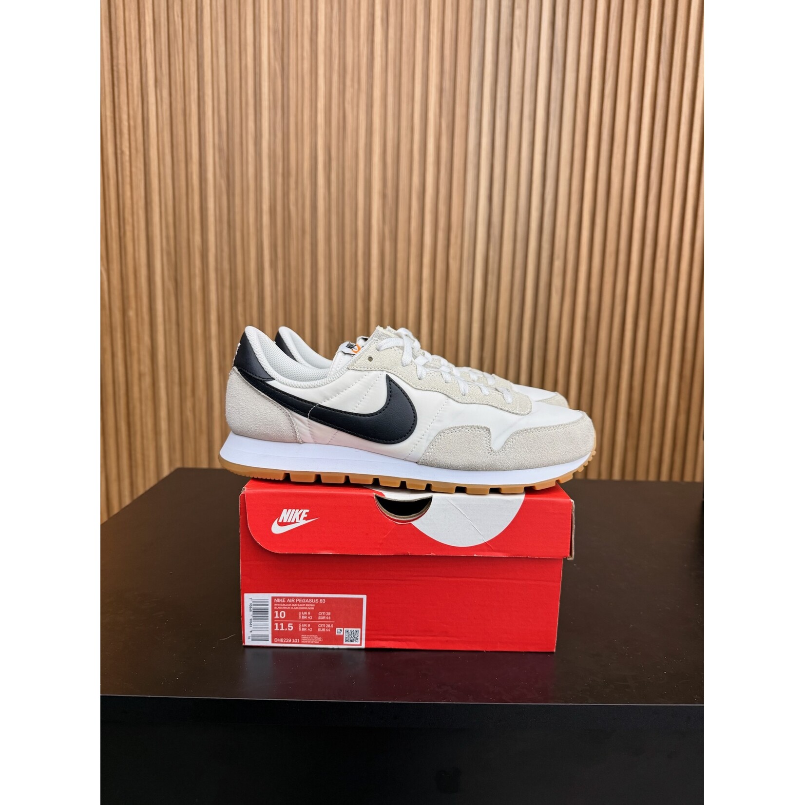 Nike Nike Air Pegasus 83 White Black Gum Size 10, PREOWNED