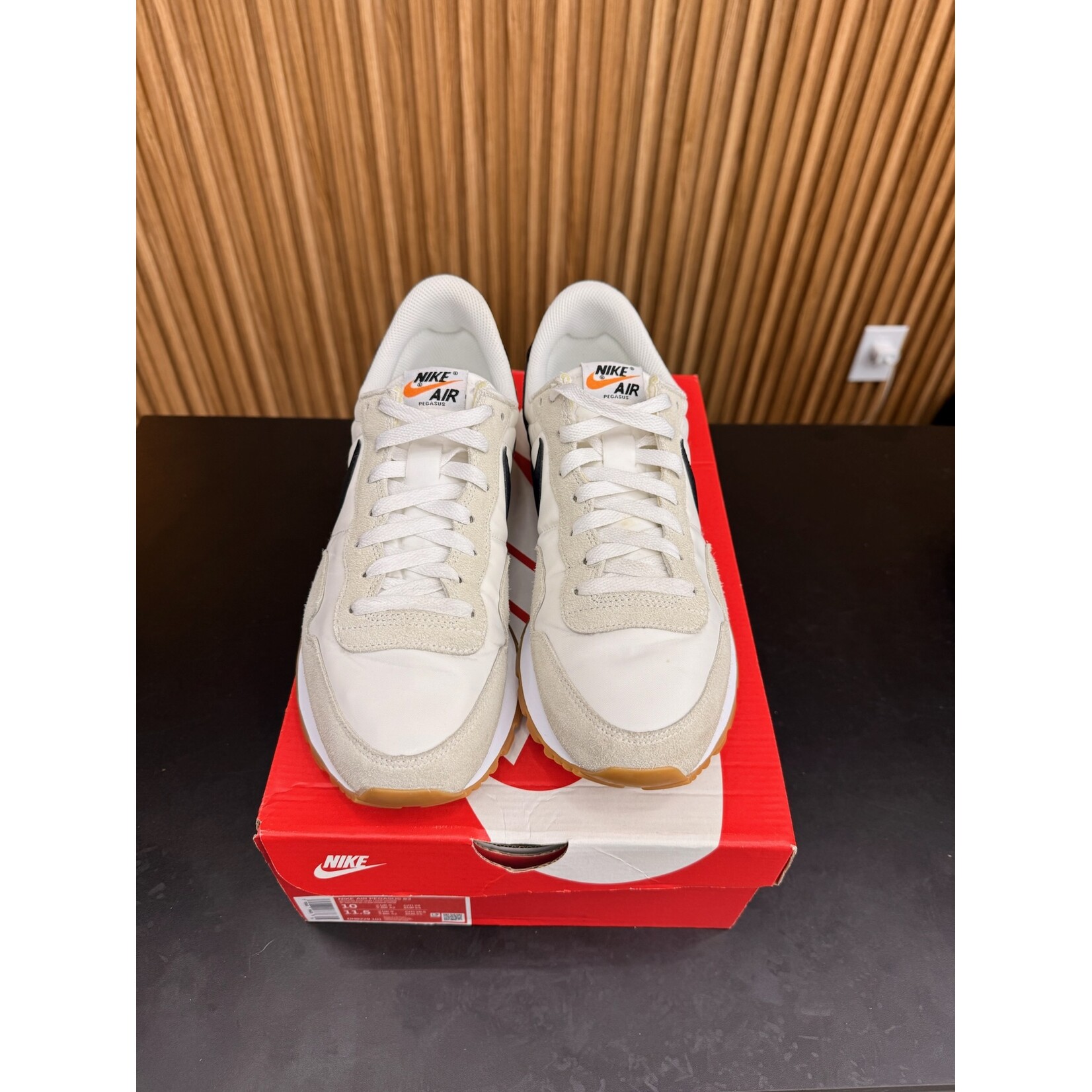 Nike Nike Air Pegasus 83 White Black Gum Size 10, PREOWNED