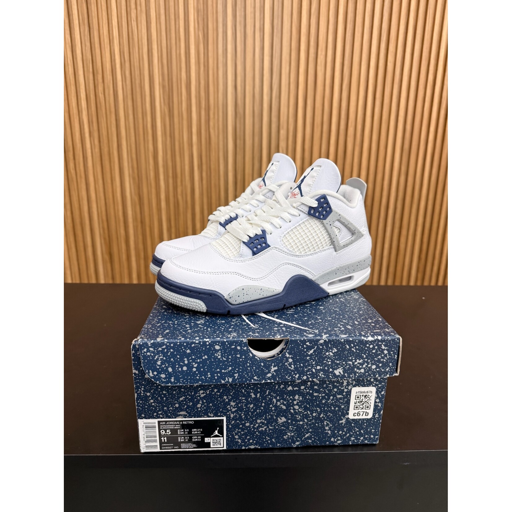Jordan Jordan 4 Retro Midnight Navy Size 9.5, PREOWNED