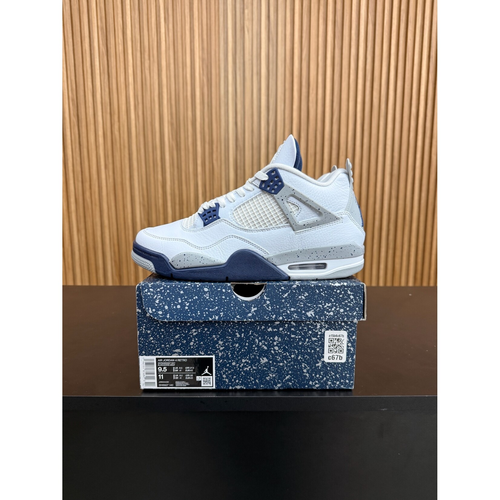 Jordan Jordan 4 Retro Midnight Navy Size 9.5, PREOWNED