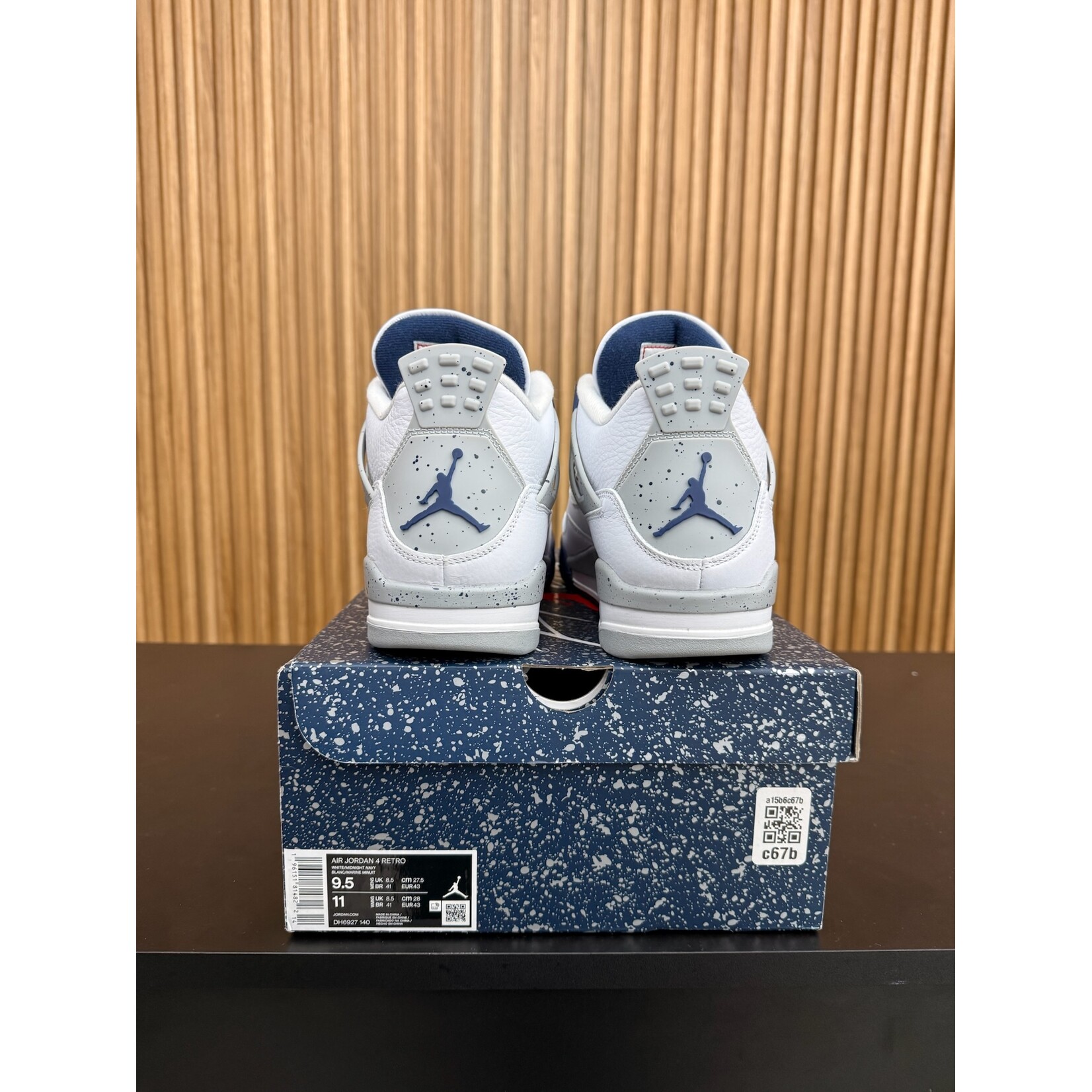 Jordan Jordan 4 Retro Midnight Navy Size 9.5, PREOWNED