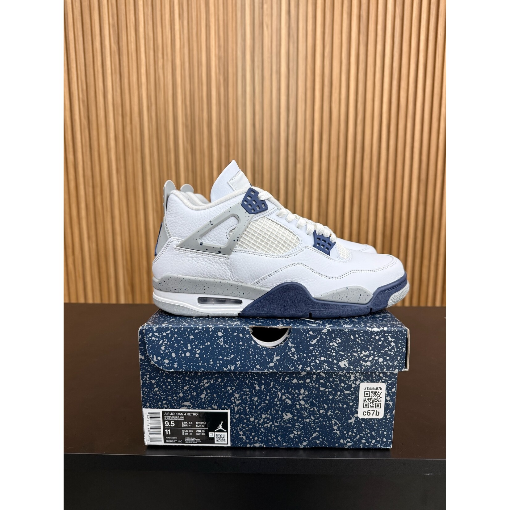 Jordan Jordan 4 Retro Midnight Navy Size 9.5, PREOWNED