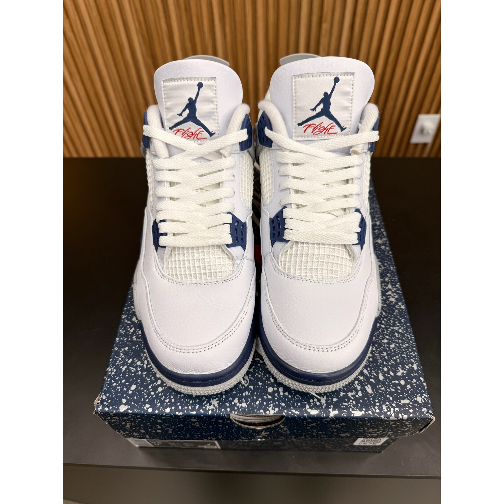 Jordan Jordan 4 Retro Midnight Navy Size 9.5, PREOWNED