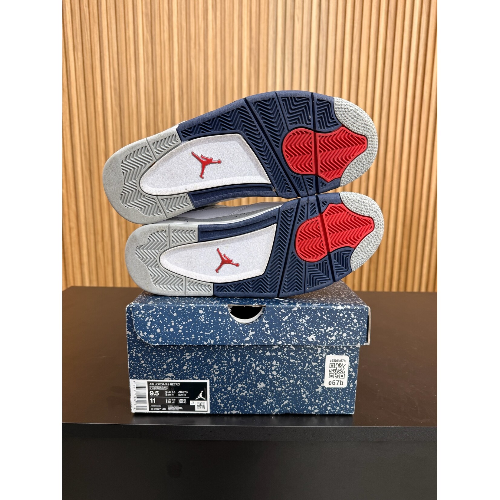 Jordan Jordan 4 Retro Midnight Navy Size 9.5, PREOWNED