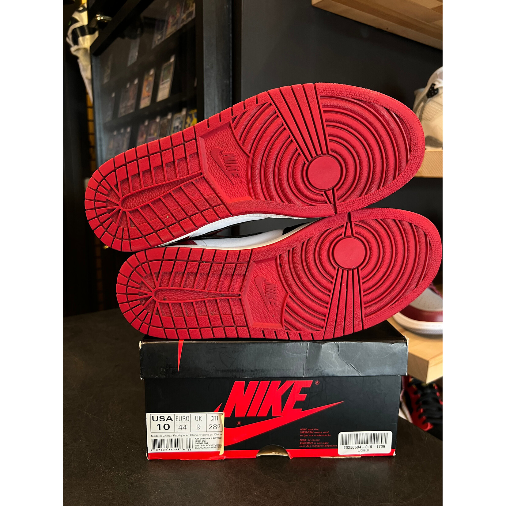 Jordan Jordan 1 Retro Black Toe (2013) Size 10, PREOWNED