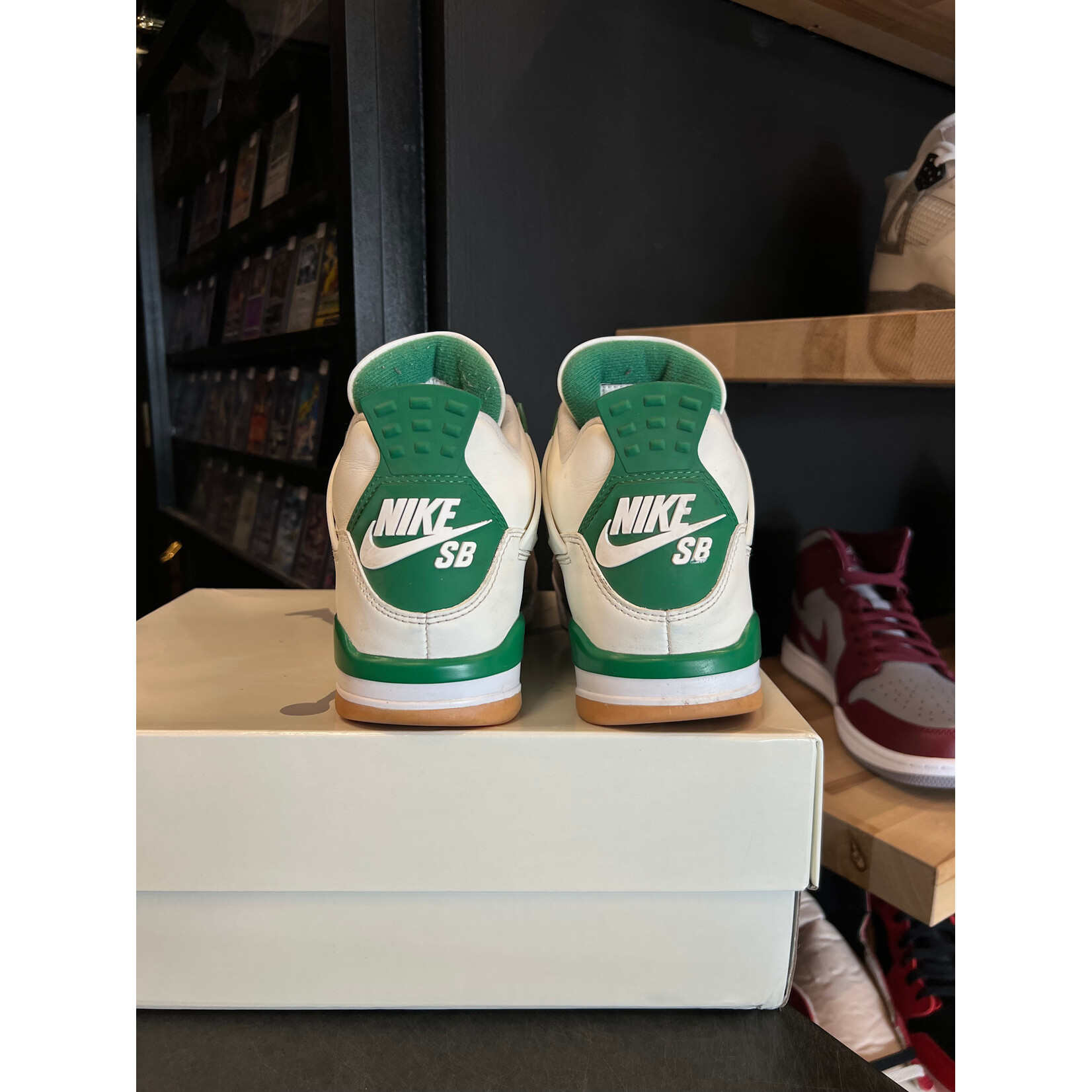 Jordan Jordan 4 Retro SB Pine Green Size 8.5, PREOWNED