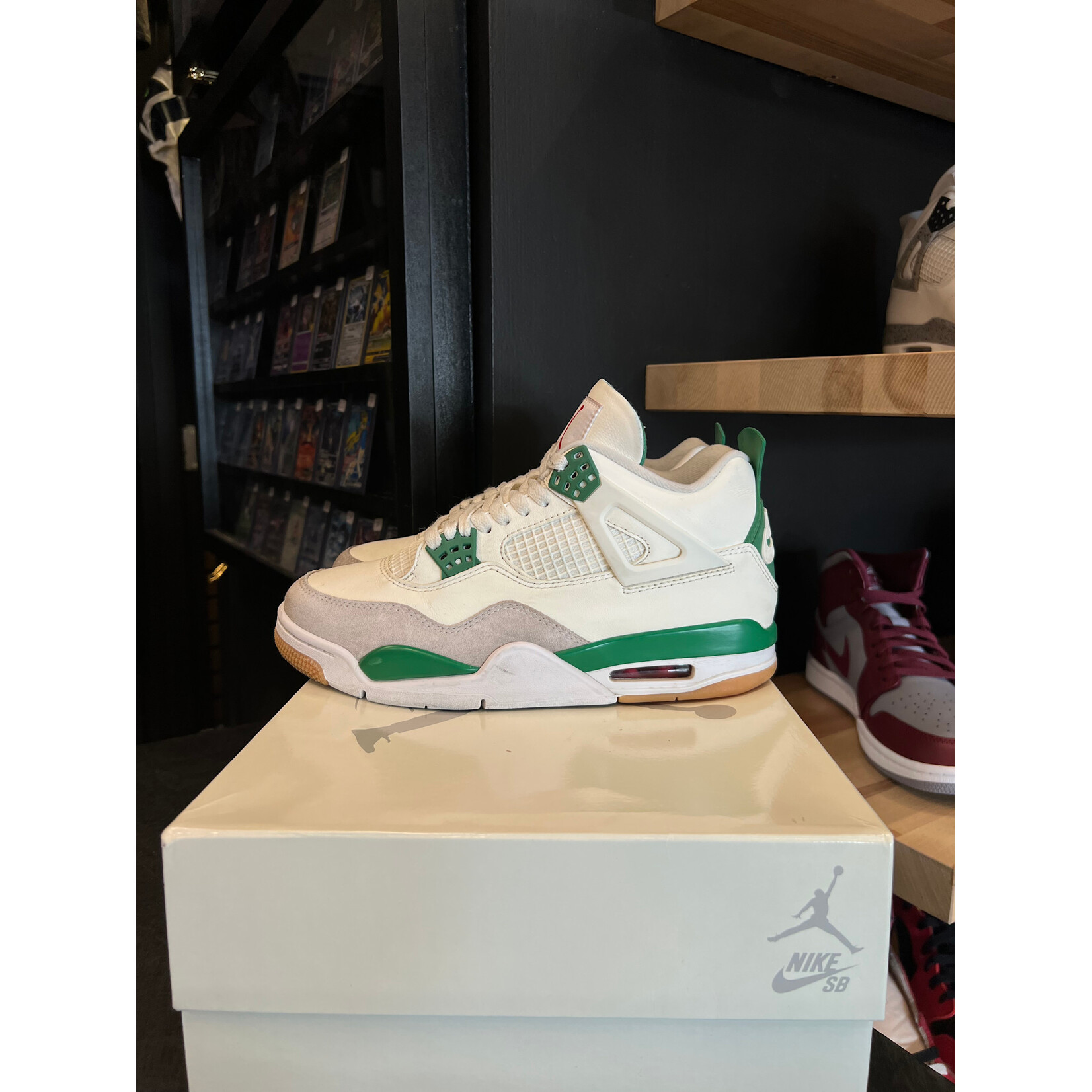Jordan Jordan 4 Retro SB Pine Green Size 8.5, PREOWNED