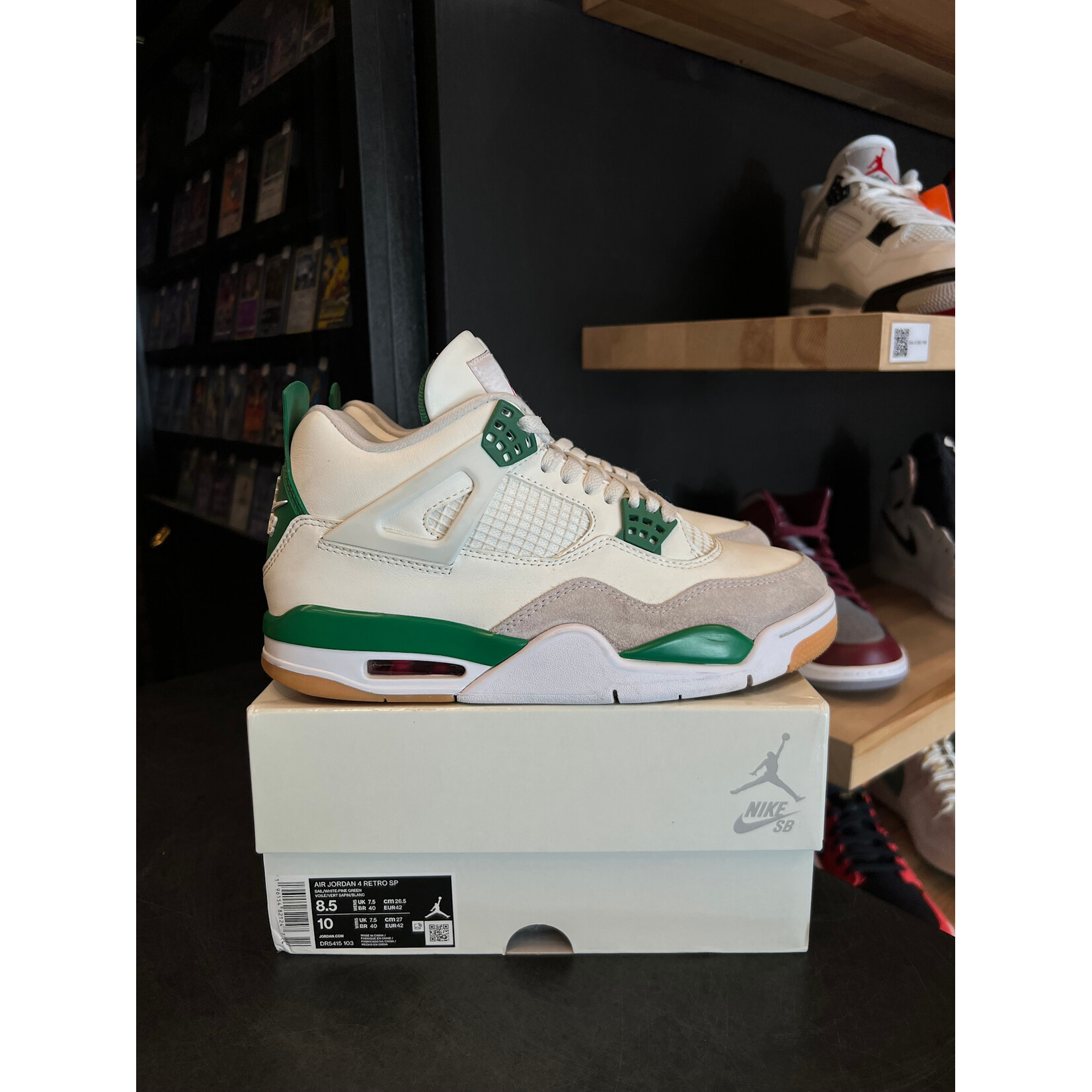 Jordan Jordan 4 Retro SB Pine Green Size 8.5, PREOWNED