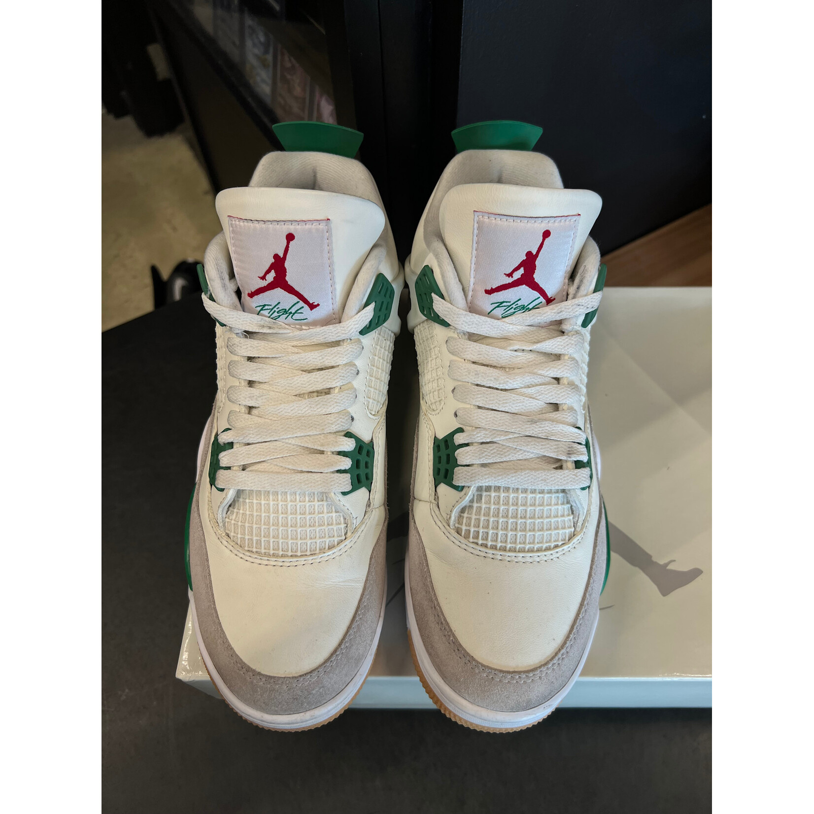 Jordan Jordan 4 Retro SB Pine Green Size 8.5, PREOWNED