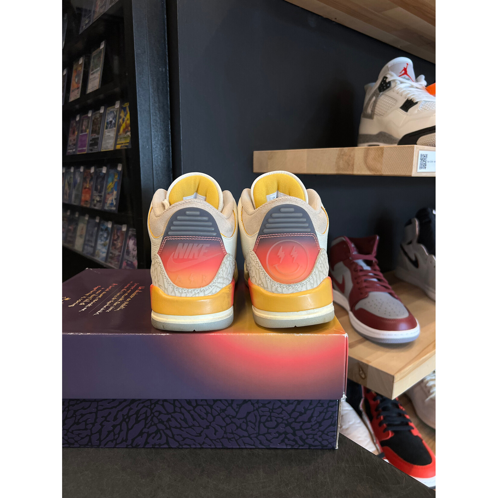 Jordan Jordan 3 Retro SP J Balvin Medellín Sunset Size 7, PREOWNED