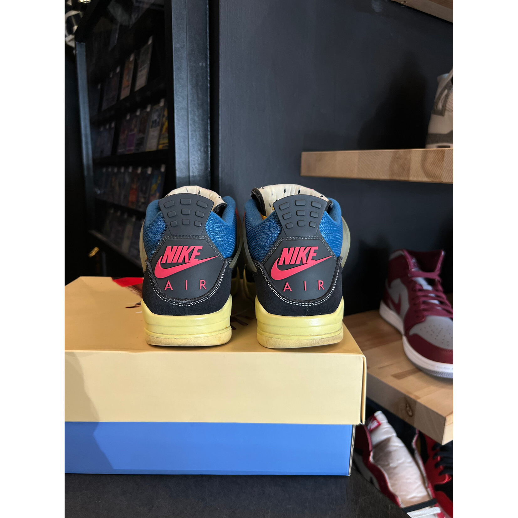 Jordan Jordan 4 Retro Union Off Noir Size 8, PREOWNED