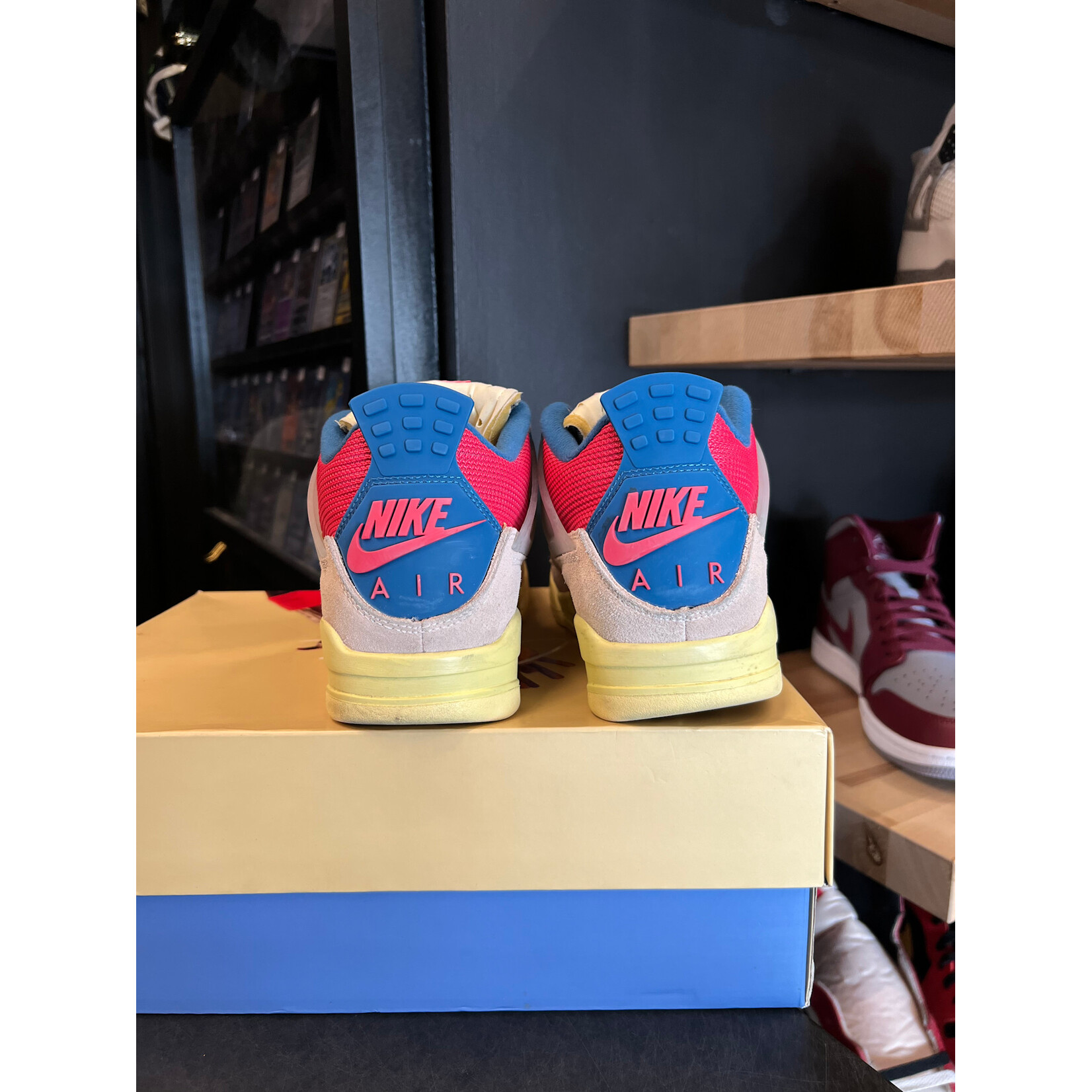 Jordan Jordan 4 Retro Union Guava Ice Size 8, PREOWNED