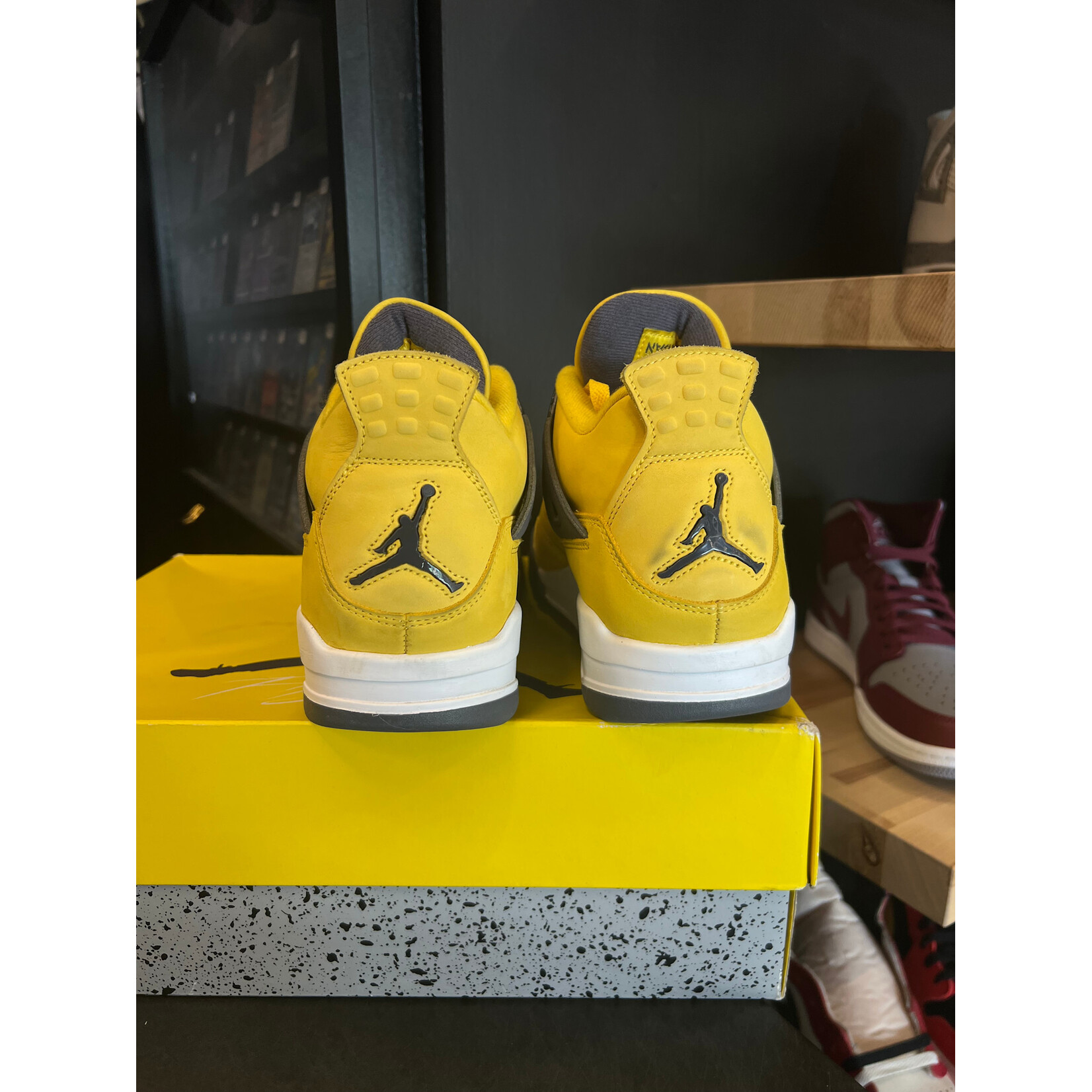 Jordan Jordan 4 Retro Lightning (2021) Size 10.5, PREOWNED