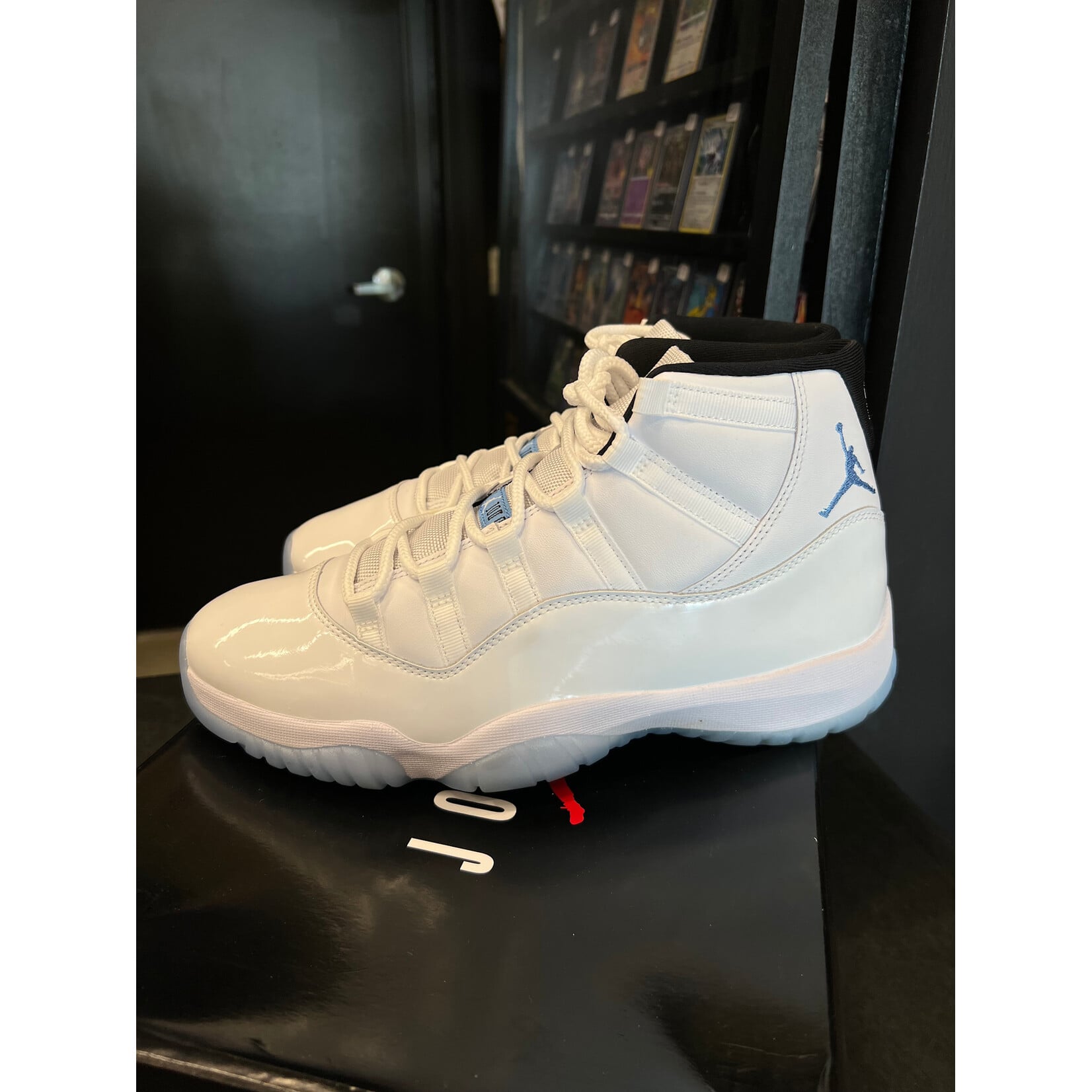 Jordan Jordan 11 Retro Legend Blue (2024) Size 10.5, PREOWNED
