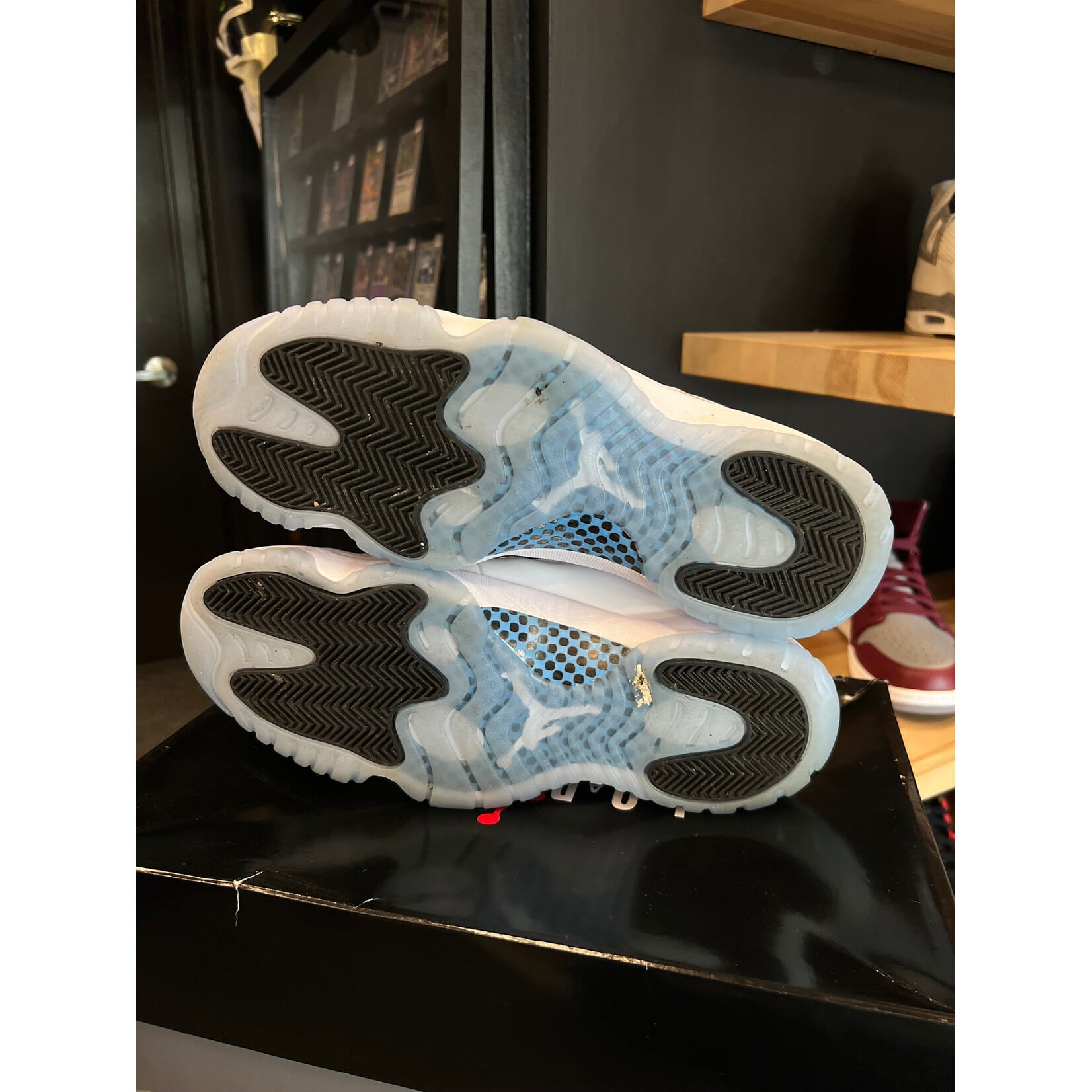 Jordan Jordan 11 Retro Legend Blue (2024) Size 10.5, PREOWNED