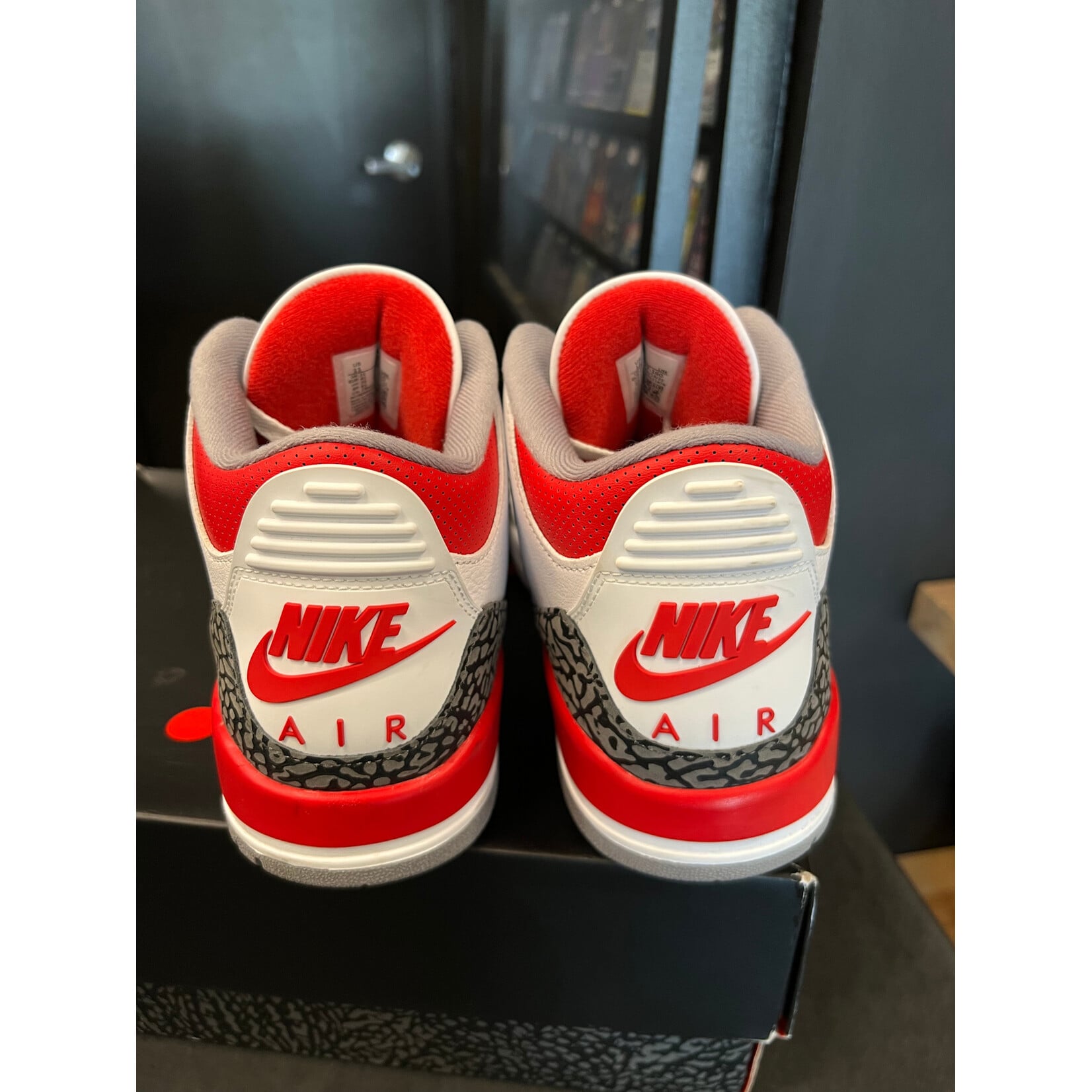 Jordan Jordan 3 Retro Fire Red (2022) Size 11, PREOWNED