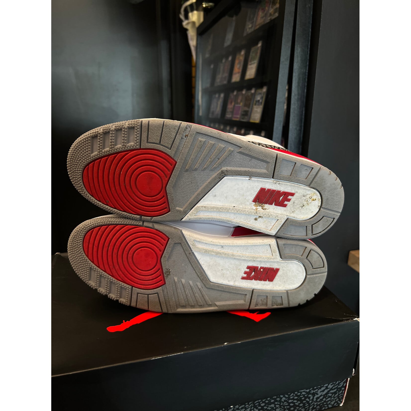 Jordan Jordan 3 Retro Fire Red (2022) Size 11, PREOWNED