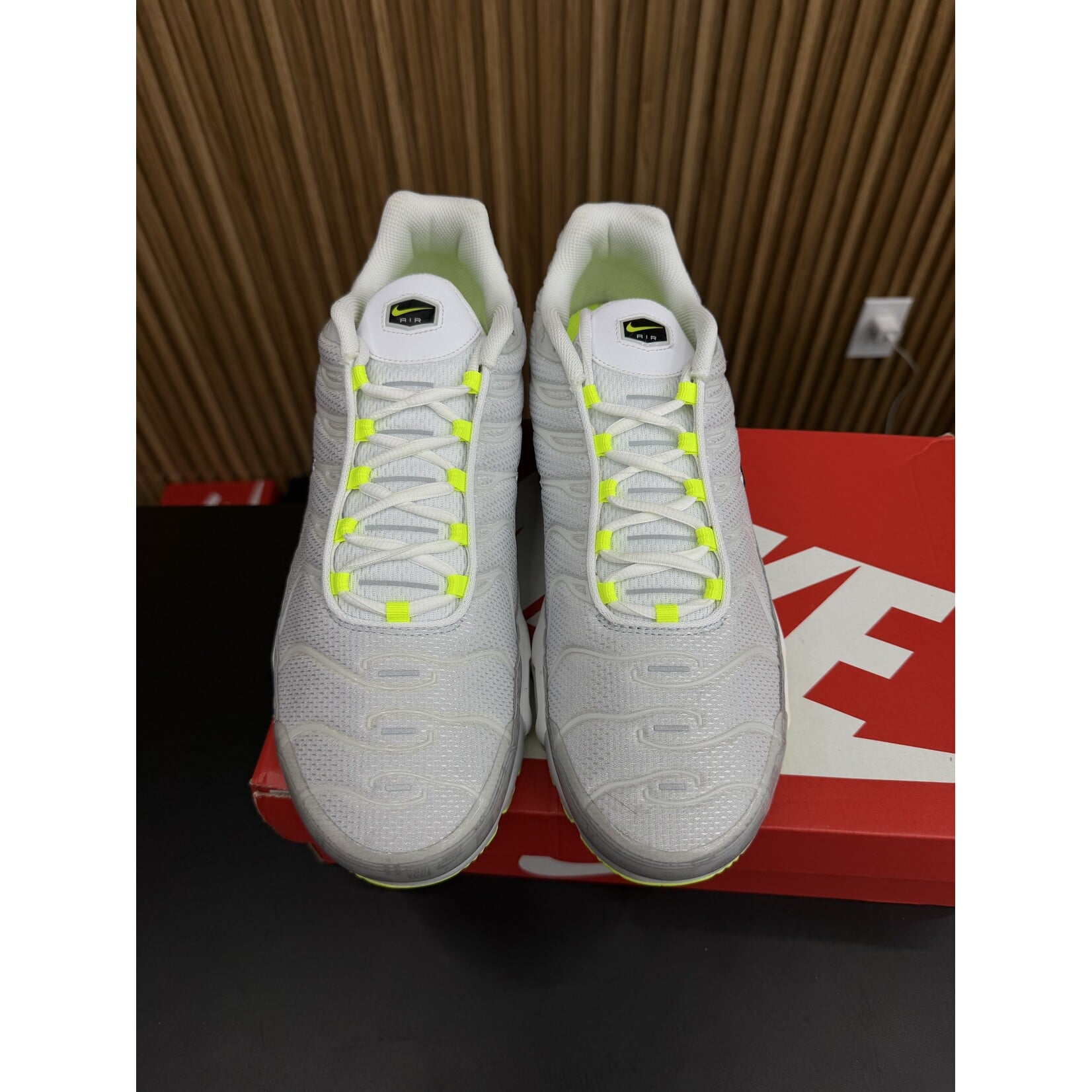 Nike Nike Air Max Plus Platinum Grey Reflective Logos Size 13, PREOWNED