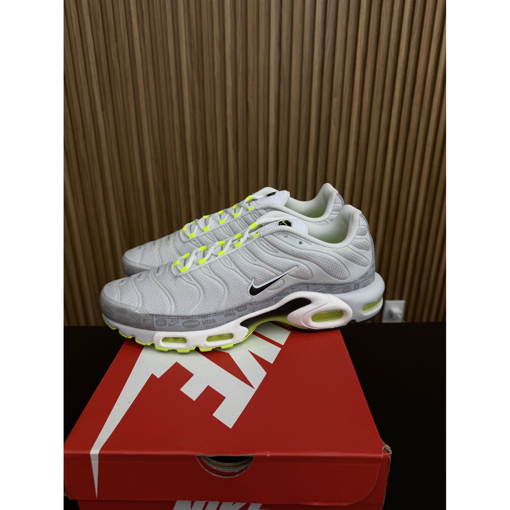 Nike Nike Air Max Plus Platinum Grey Reflective Logos Size 13, PREOWNED
