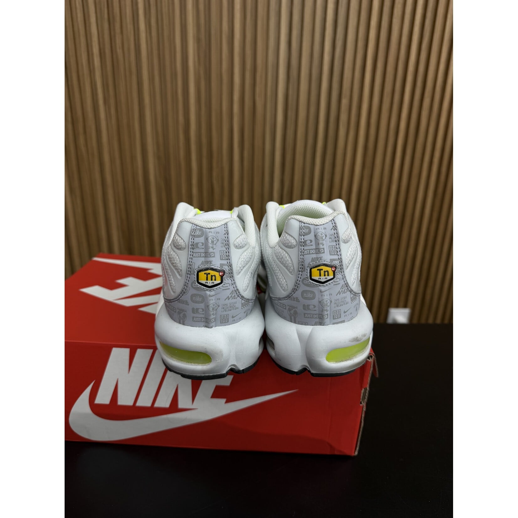 Nike Nike Air Max Plus Platinum Grey Reflective Logos Size 13, PREOWNED