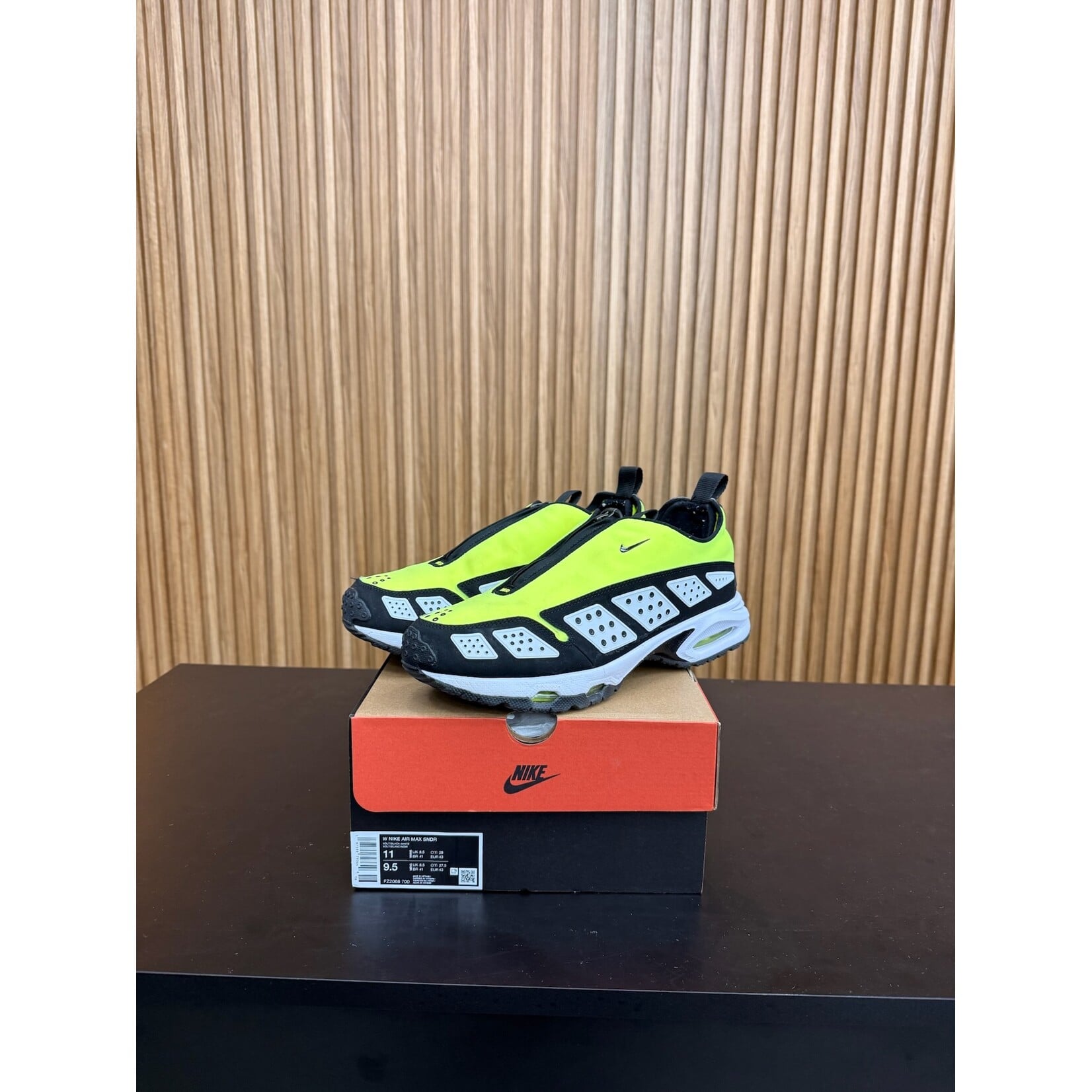 Nike Nike Air Max Sunder Volt Black (Women's) Size 11W, PREOWNED