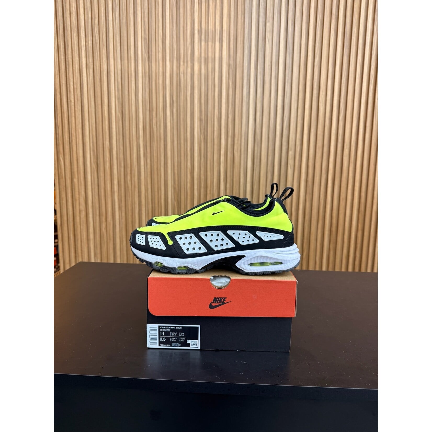 Nike Nike Air Max Sunder Volt Black (Women's) Size 11W, PREOWNED