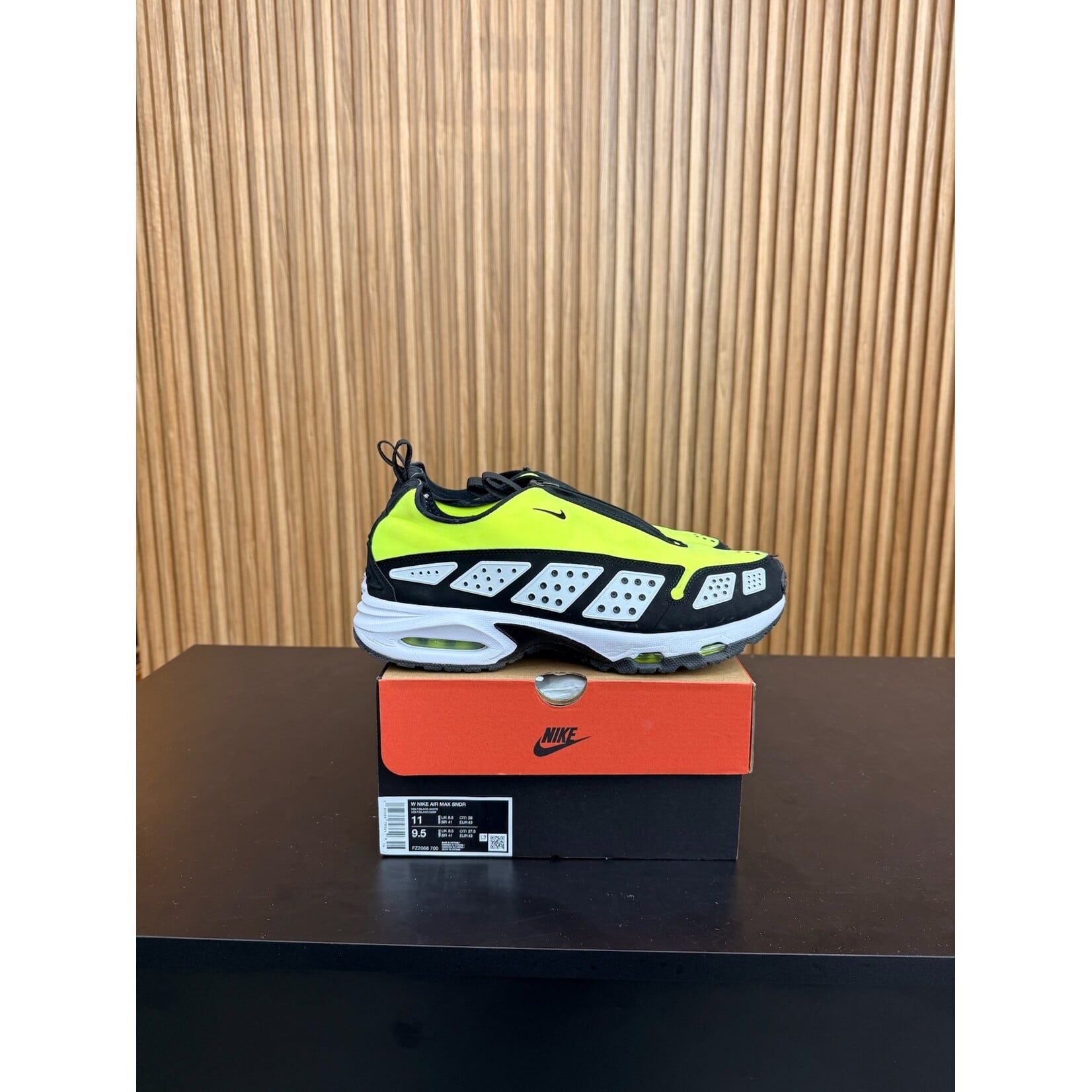 Nike Nike Air Max Sunder Volt Black (Women's) Size 11W, PREOWNED