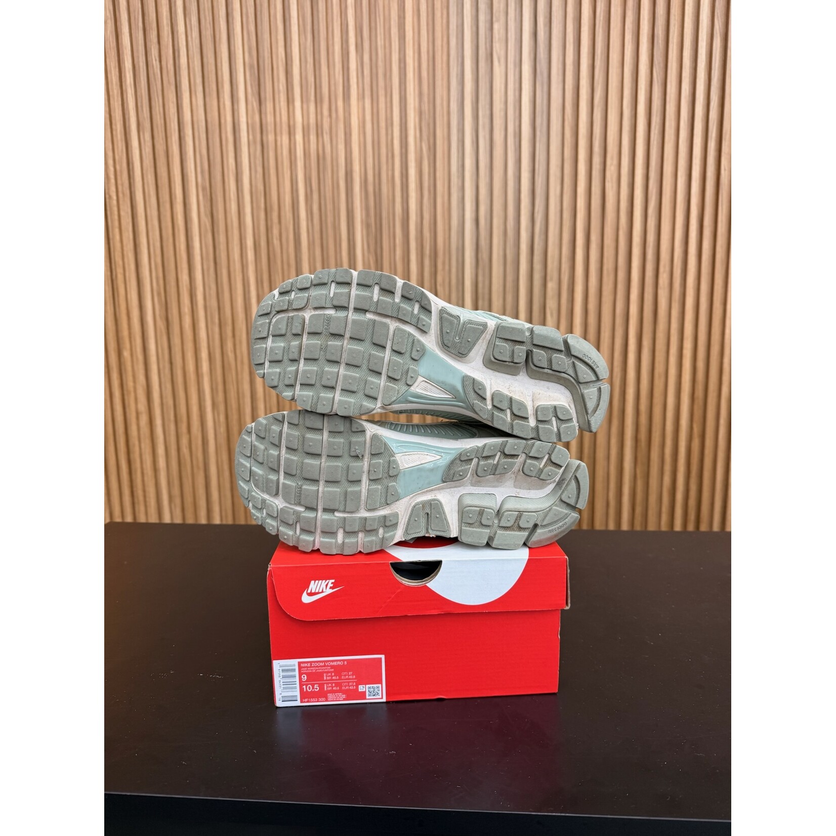 Nike Nike Zoom Vomero 5 Jade Horizon Size 9, PREOWNED