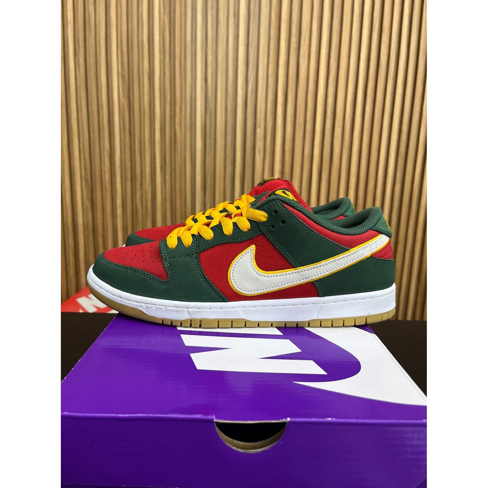 Nike Nike SB Dunk Low Pro PRM Seattle Supersonics Size 10, PREOWNED