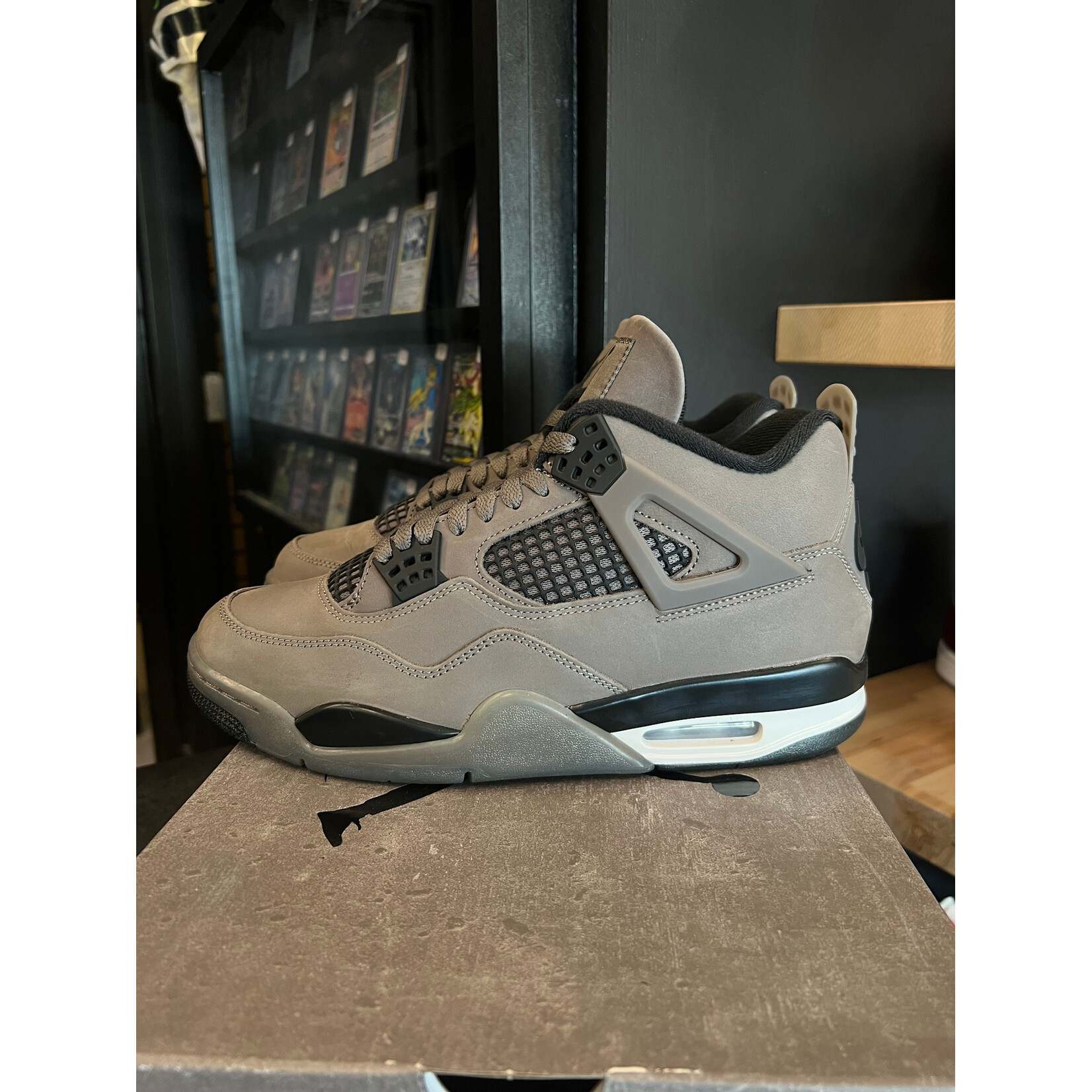 Jordan Jordan 4 Retro Cave Stone Size 8.5, PREOWNED