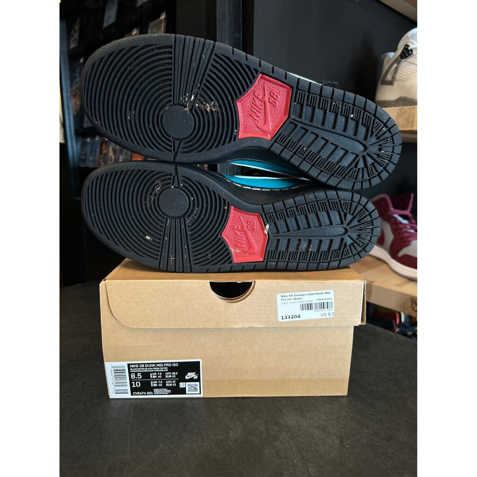Nike Nike SB Dunk Mid Griffey Size 8.5, PREOWNED