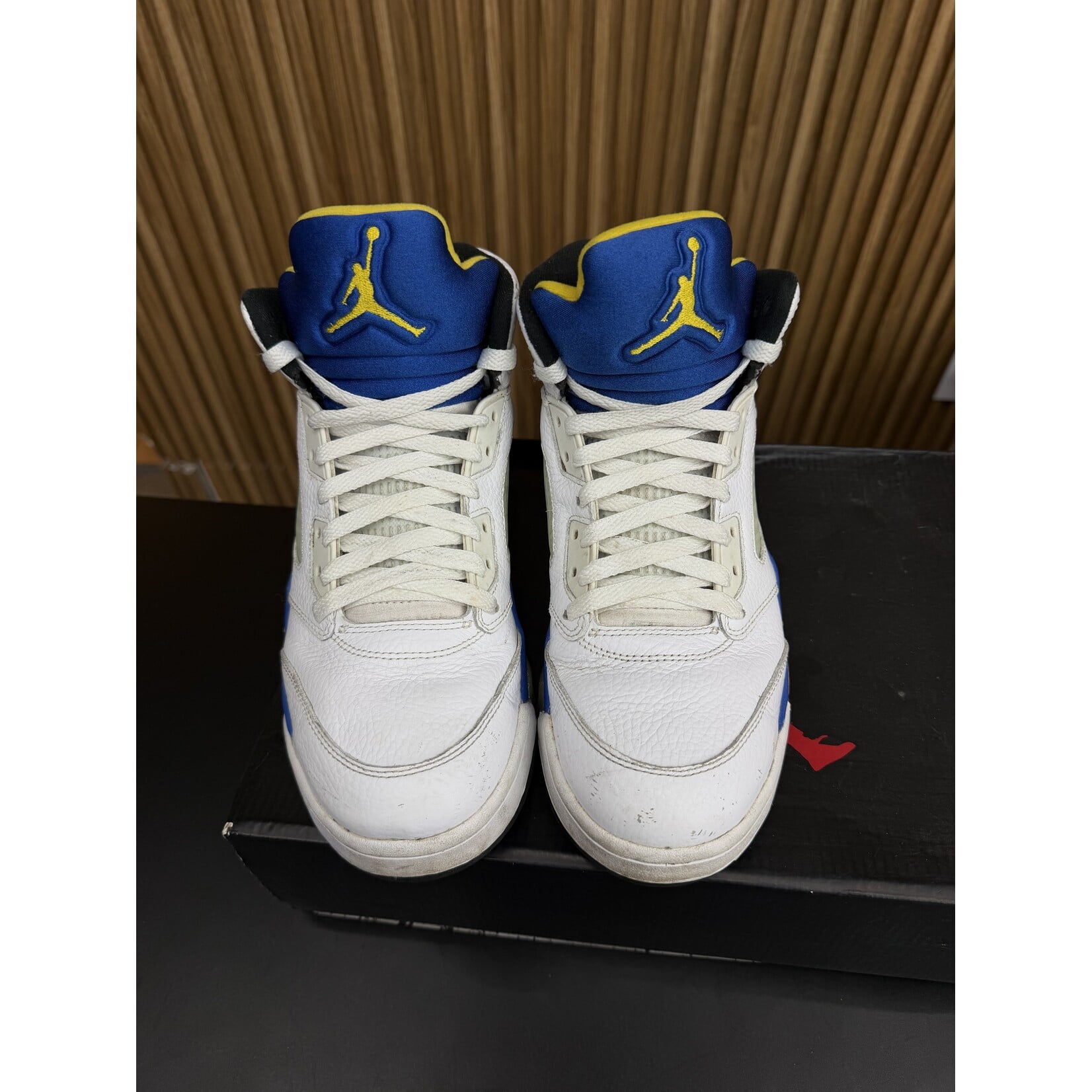 Jordan Jordan 5 Retro Laney (2013) Size 9.5, PREOWNED