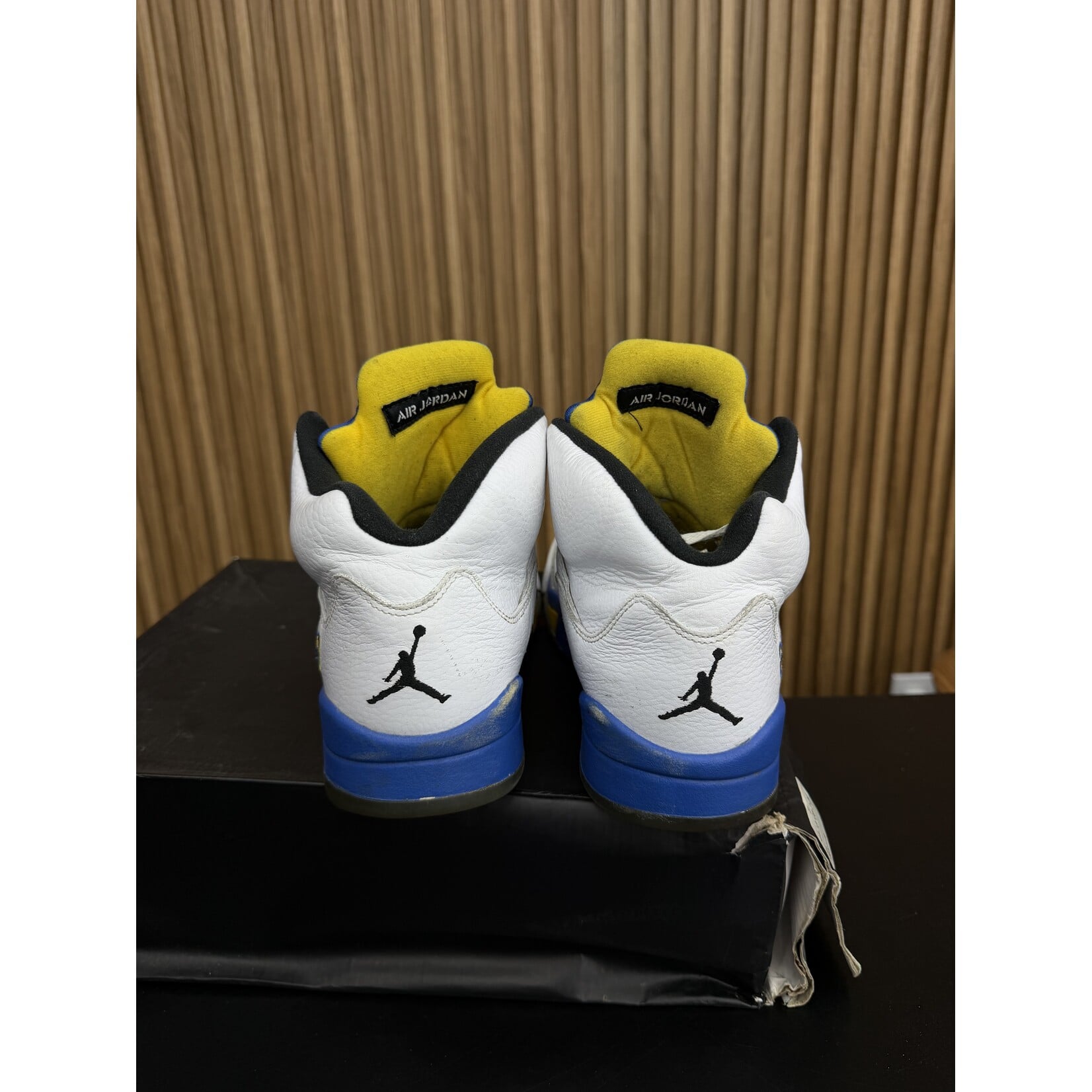 Jordan Jordan 5 Retro Laney (2013) Size 9.5, PREOWNED
