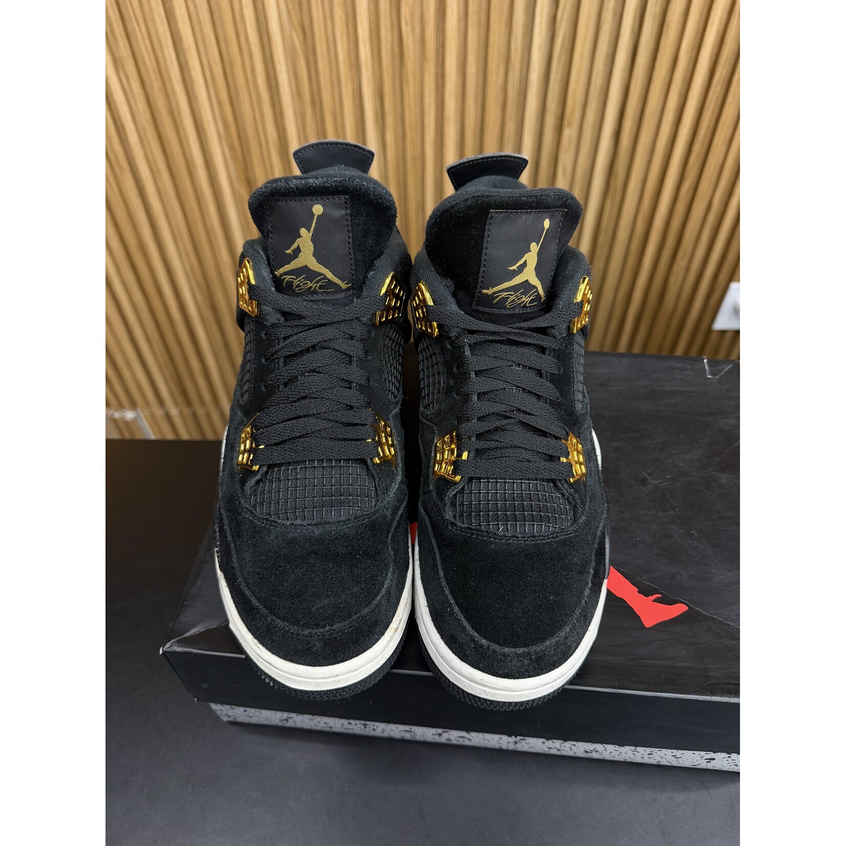 Jordan Jordan 4 Retro Royalty Size 9, PREOWNED