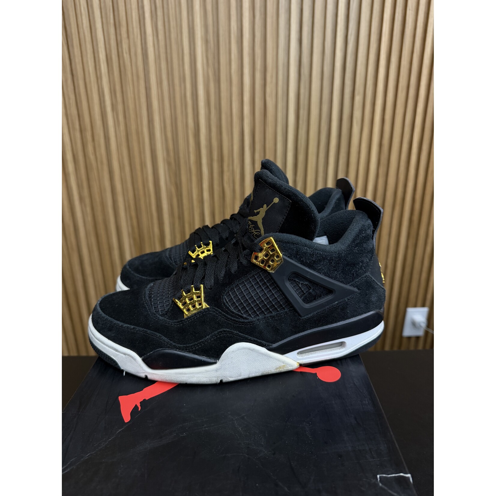 Jordan Jordan 4 Retro Royalty Size 9, PREOWNED