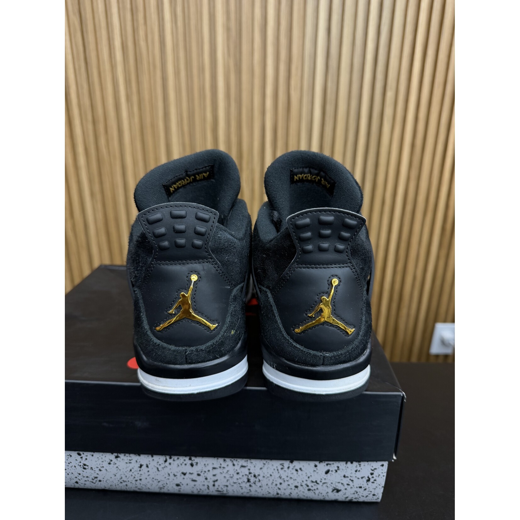 Jordan Jordan 4 Retro Royalty Size 9, PREOWNED