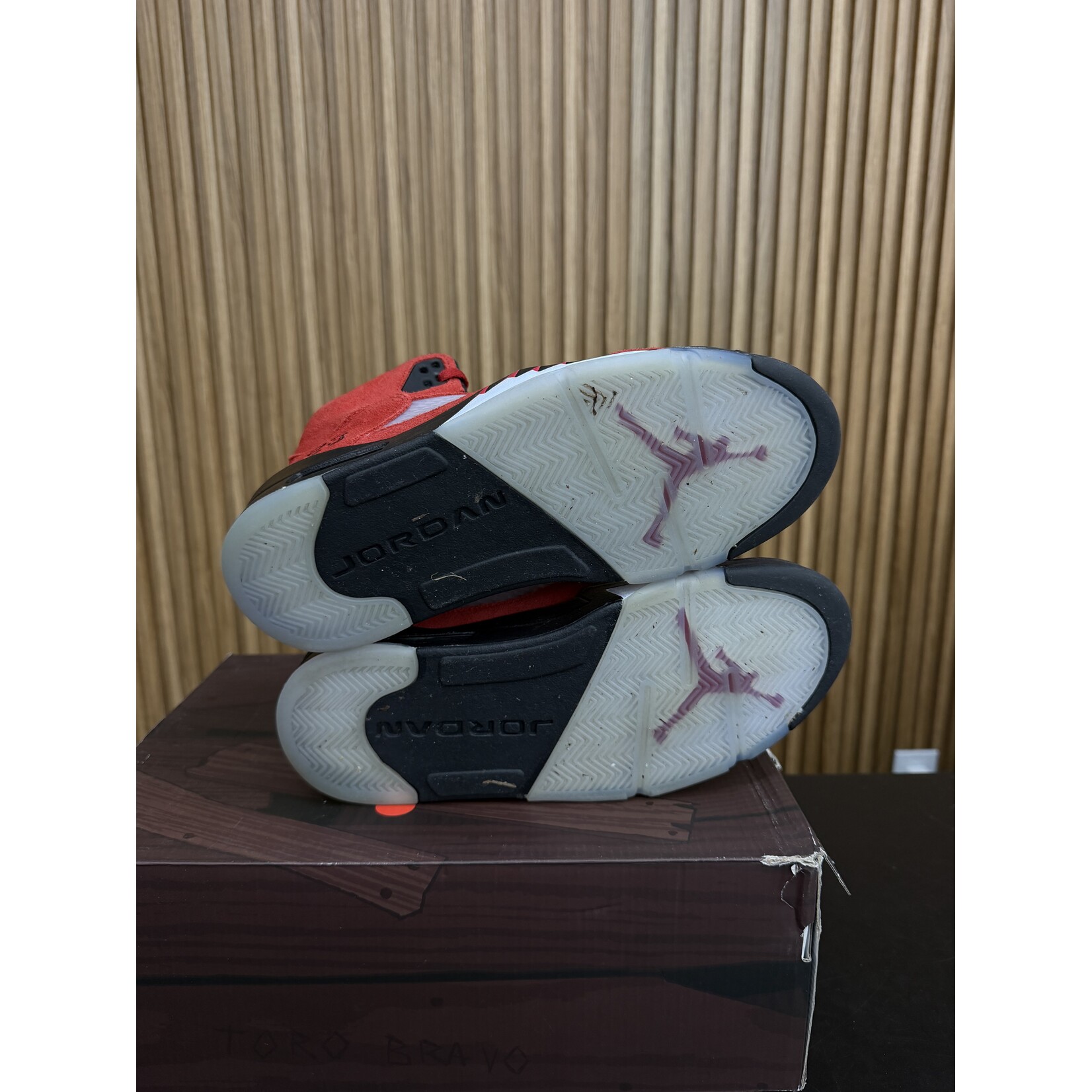 Jordan Jordan 5 Retro Raging Bull Red (2021) Size 9, PREOWNED