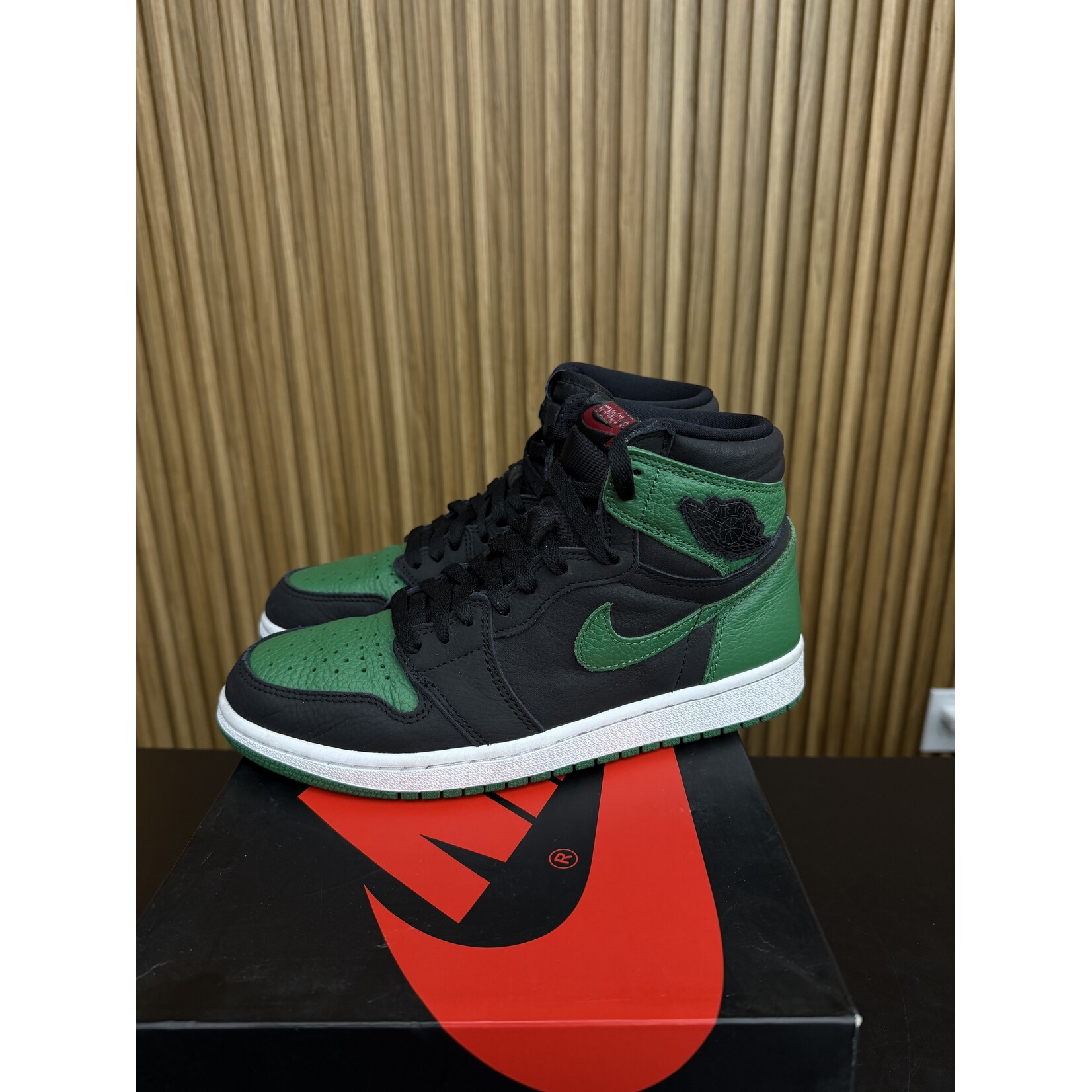Jordan Jordan 1 Retro High Pine Green Black Size 8.5, PREOWNED