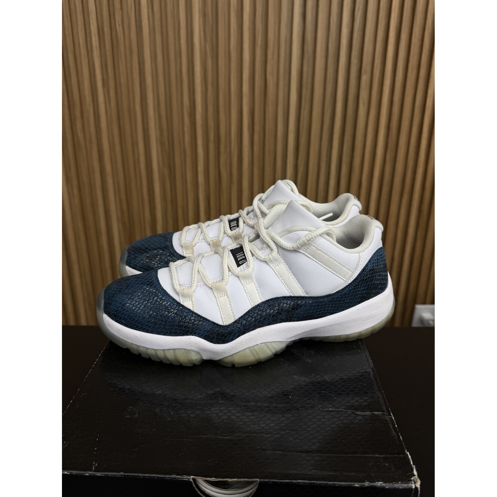 Jordan Jordan 11 Retro Low Snake Navy (2019) Size 9, PREOWNED