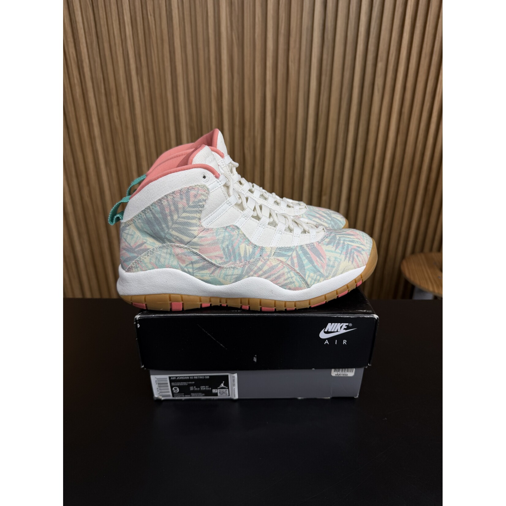 Jordan Jordan 10 Retro Super Bowl LIV Size 9, PREOWNED