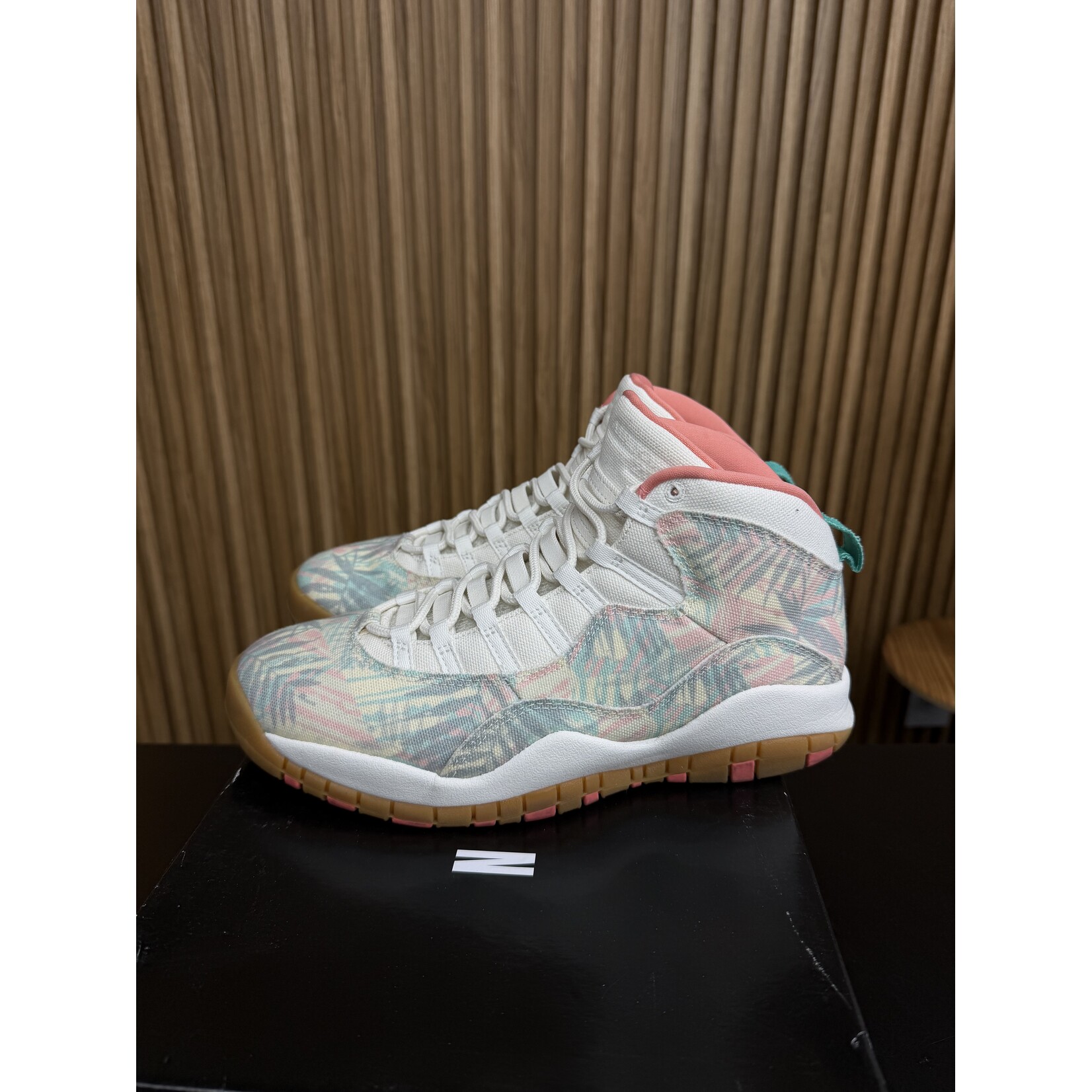 Jordan Jordan 10 Retro Super Bowl LIV Size 9, PREOWNED