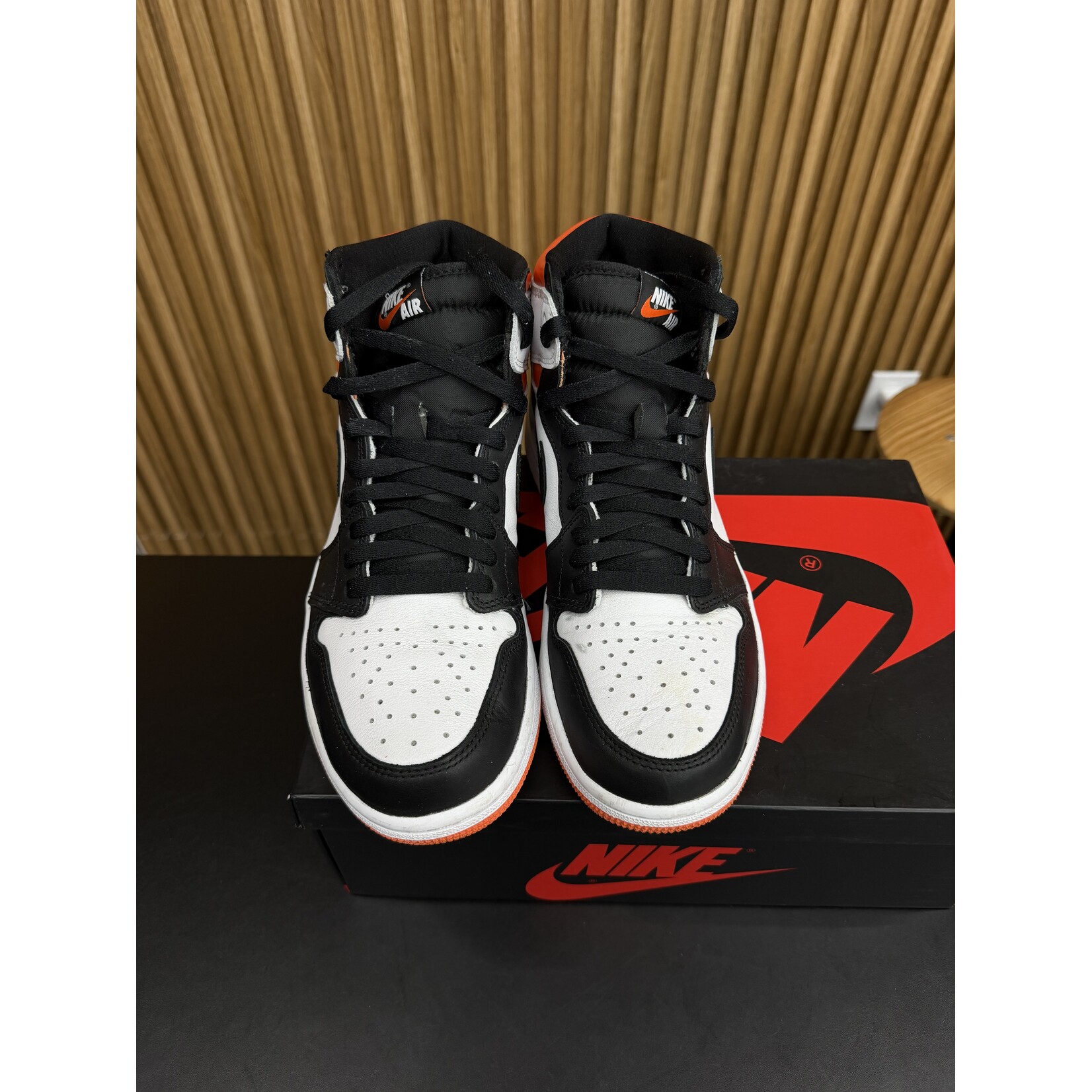 Jordan Jordan 1 Retro High Electro Orange Size 9, PREOWNED