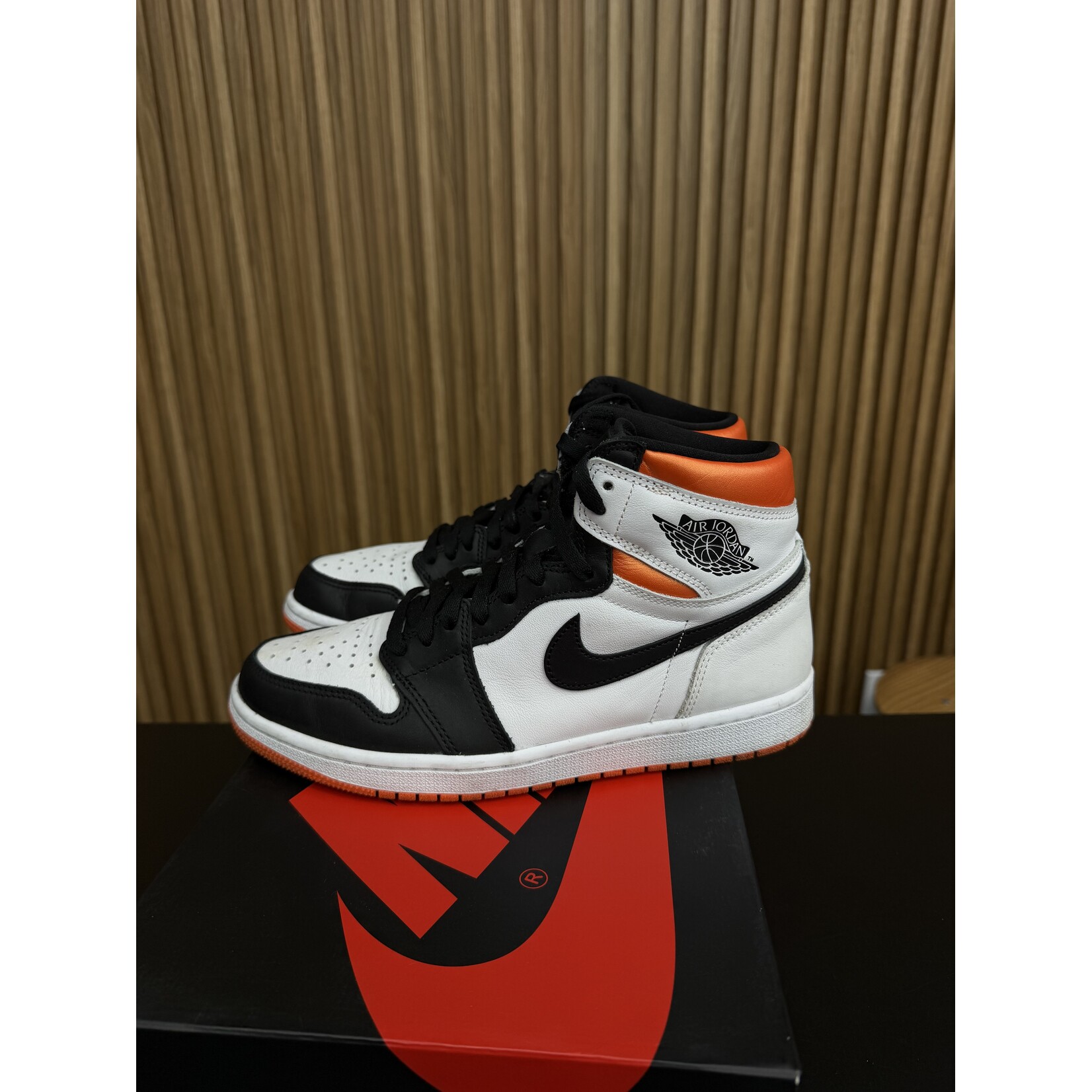 Jordan Jordan 1 Retro High Electro Orange Size 9, PREOWNED