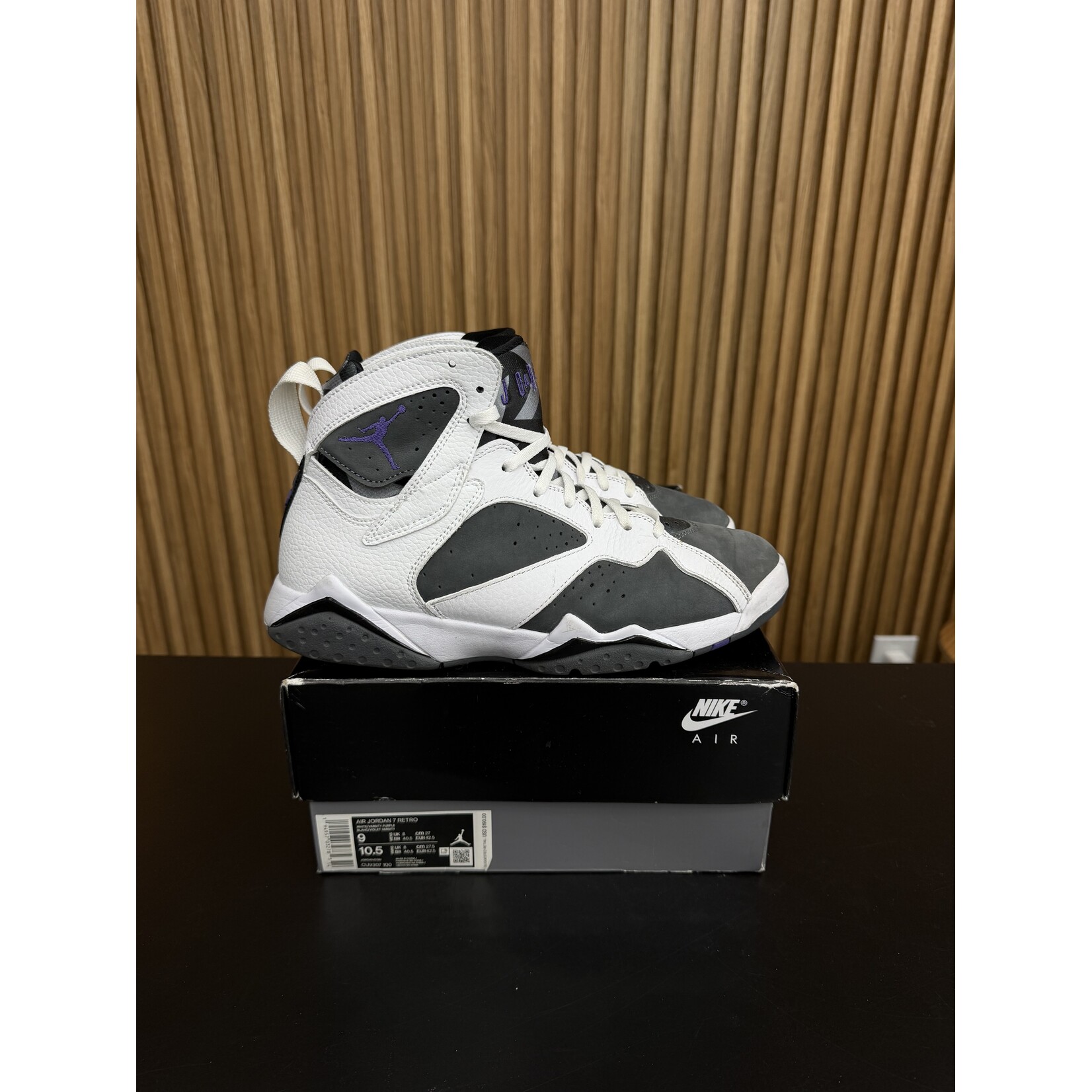 Jordan Jordan 7 Retro Flint (2021) Size 9, PREOWNED