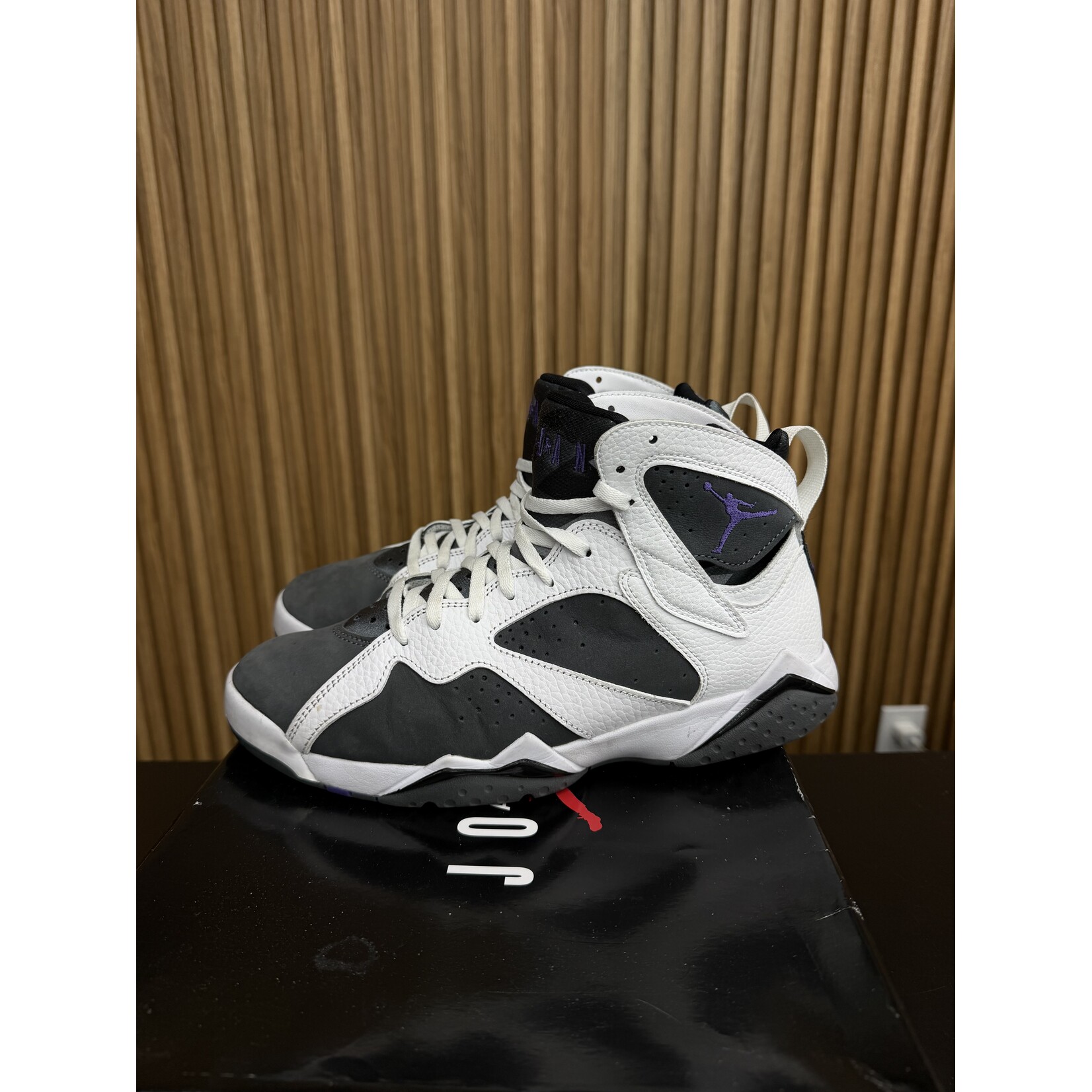 Jordan Jordan 7 Retro Flint (2021) Size 9, PREOWNED